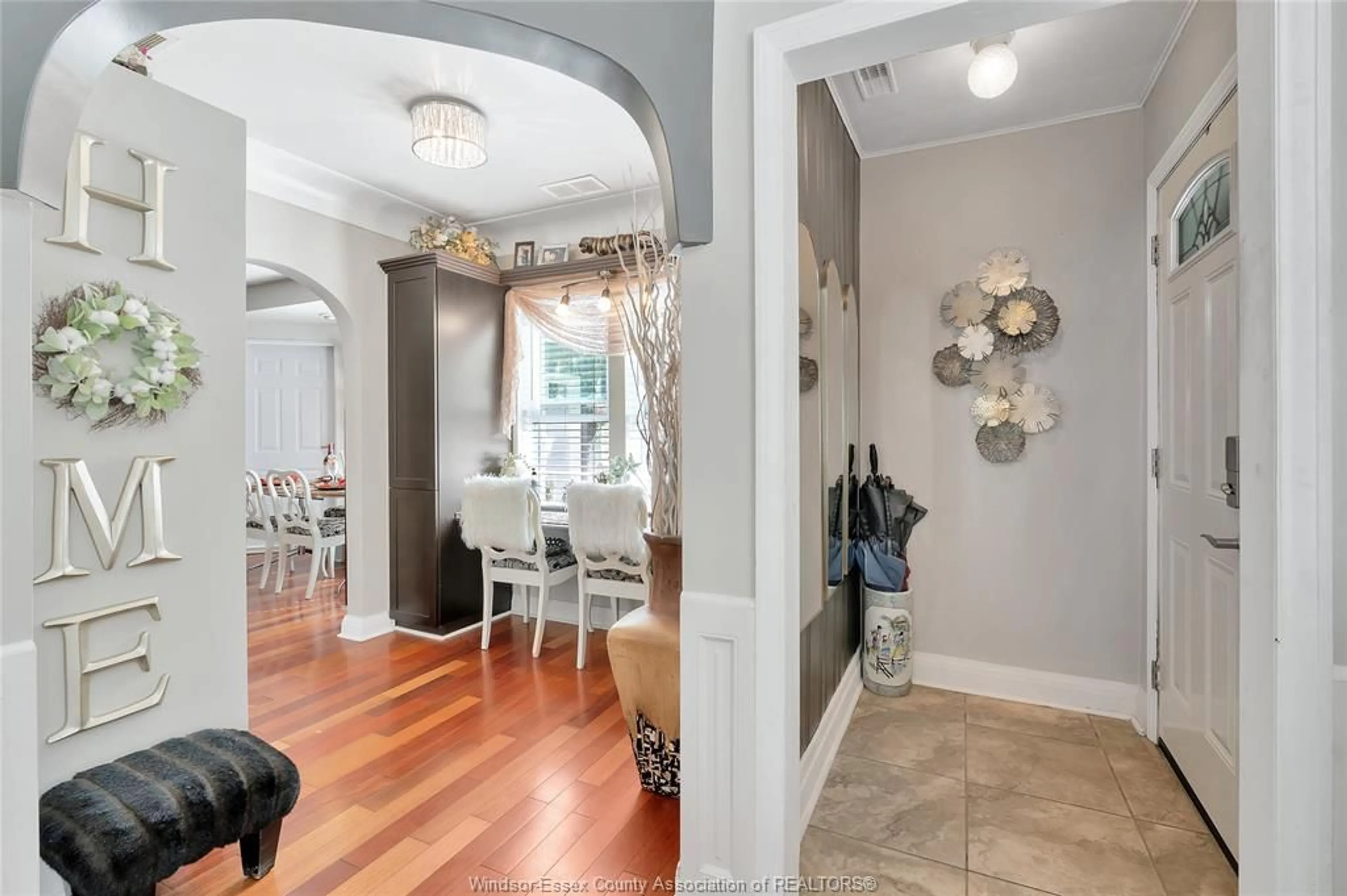 Indoor entryway for 2468 PRINCESS Ave, Windsor Ontario N8T 1V4