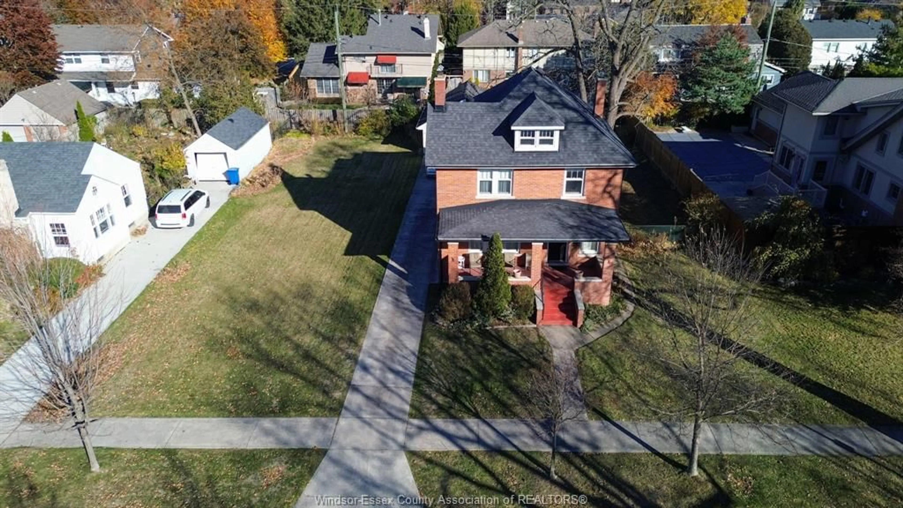 A pic from outside/outdoor area/front of a property/back of a property/a pic from drone, street for 254 ESDRAS, Windsor Ontario N8S 2M5