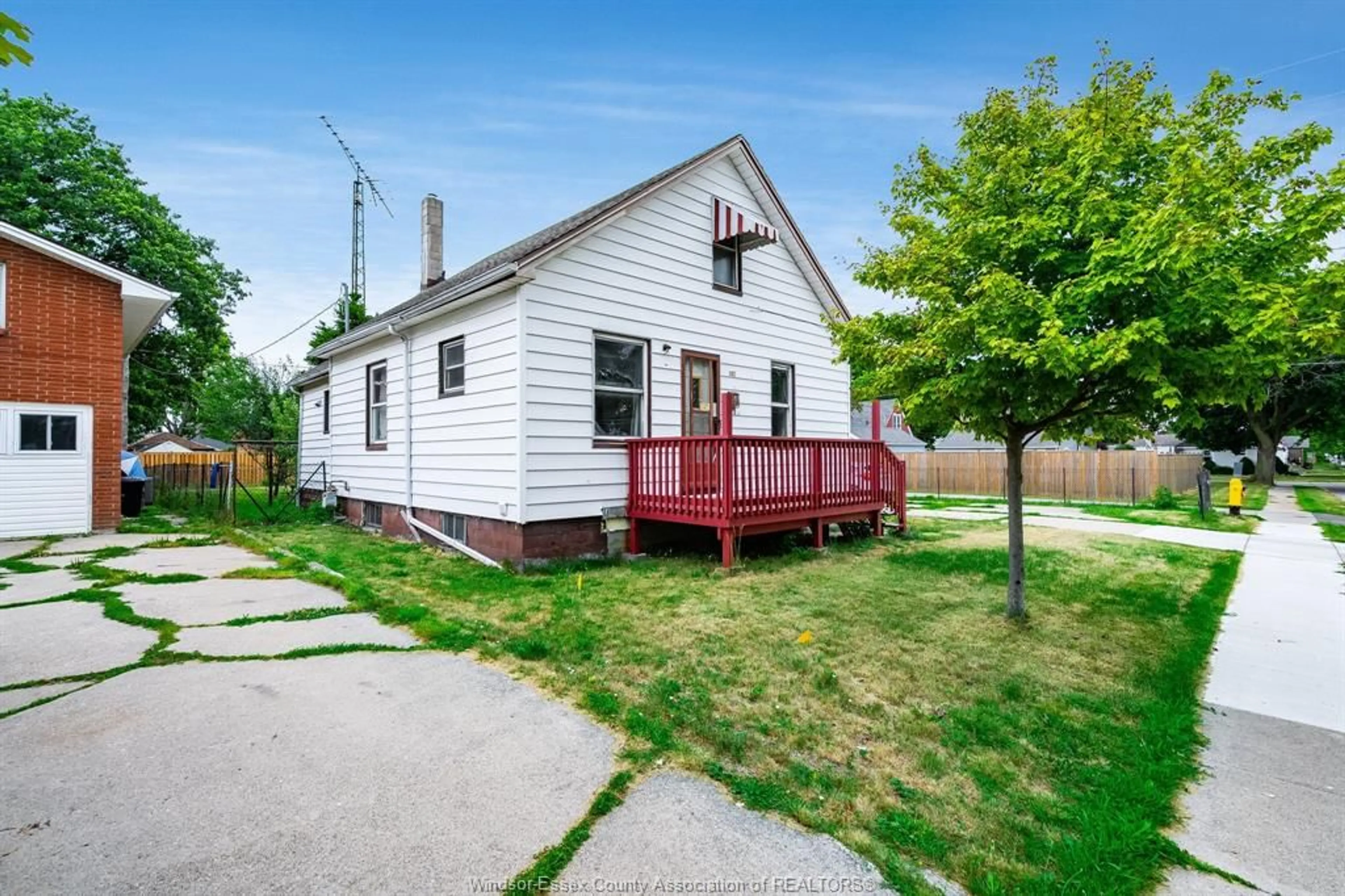 Home with vinyl exterior material, street for 101 MILL St, Leamington Ontario N8H 1S3