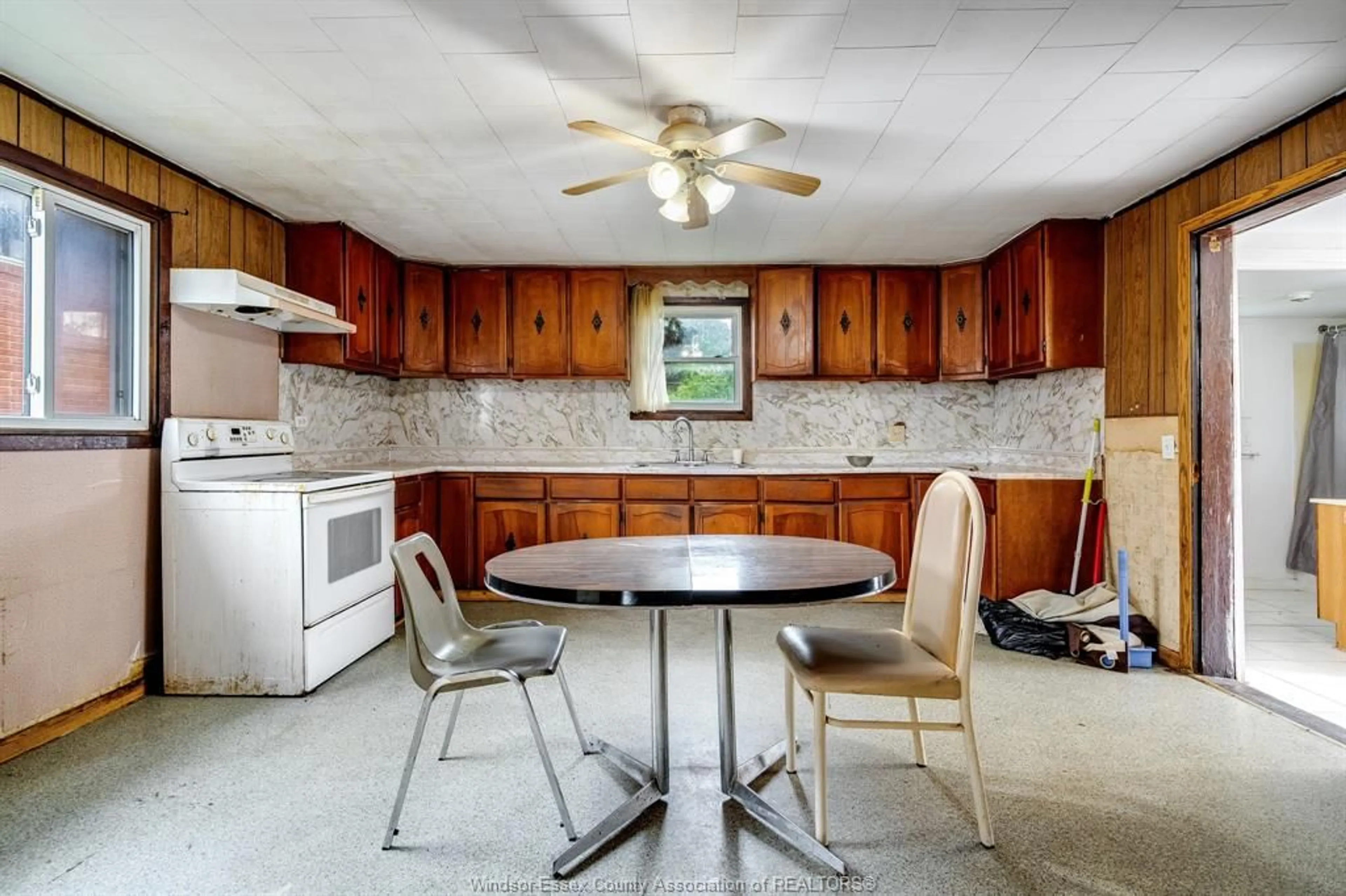 Standard kitchen, ceramic/tile floor for 101 MILL St, Leamington Ontario N8H 1S3