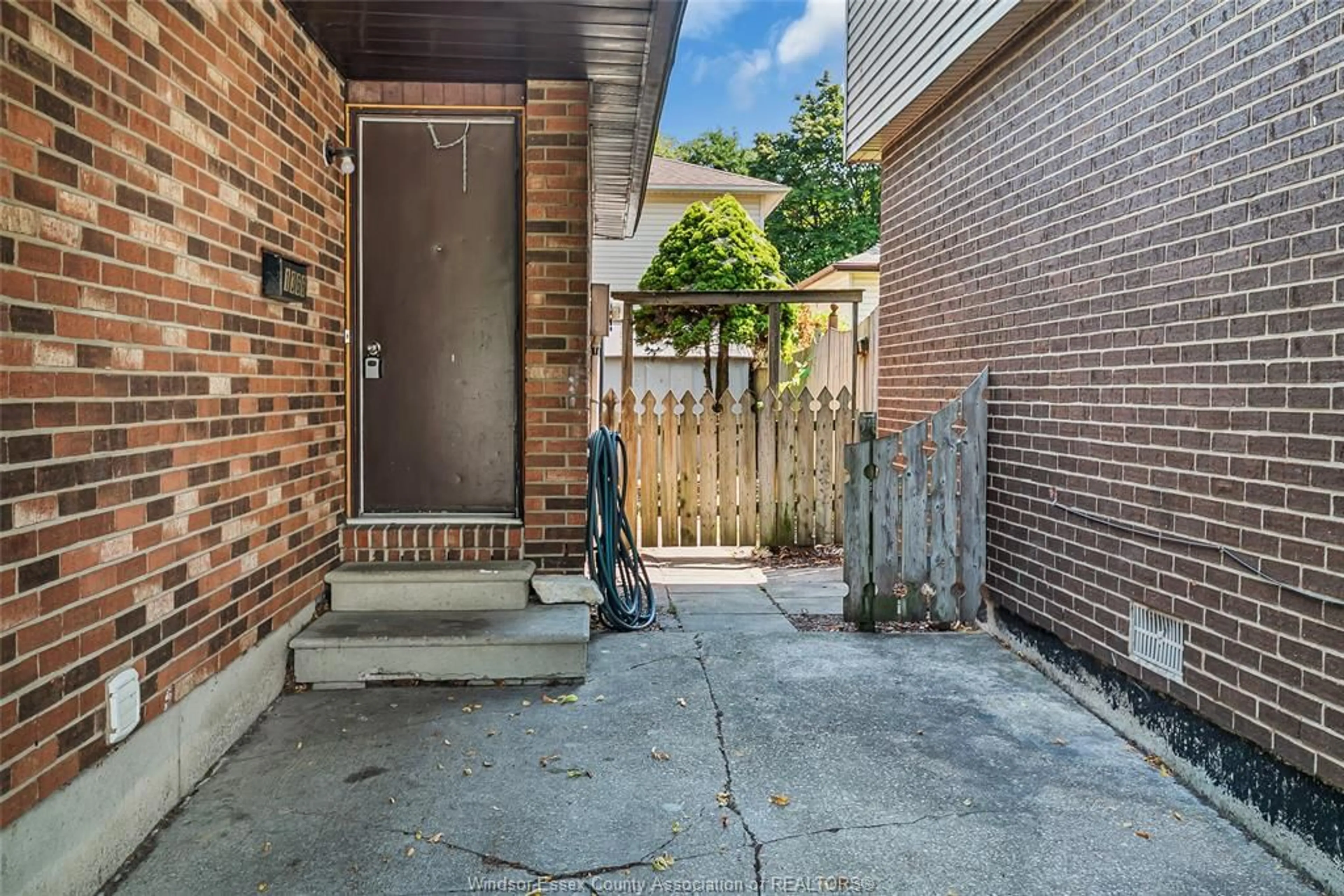 Patio, street for 1366 BAYSWATER Cres, Windsor Ontario N8S 4K7