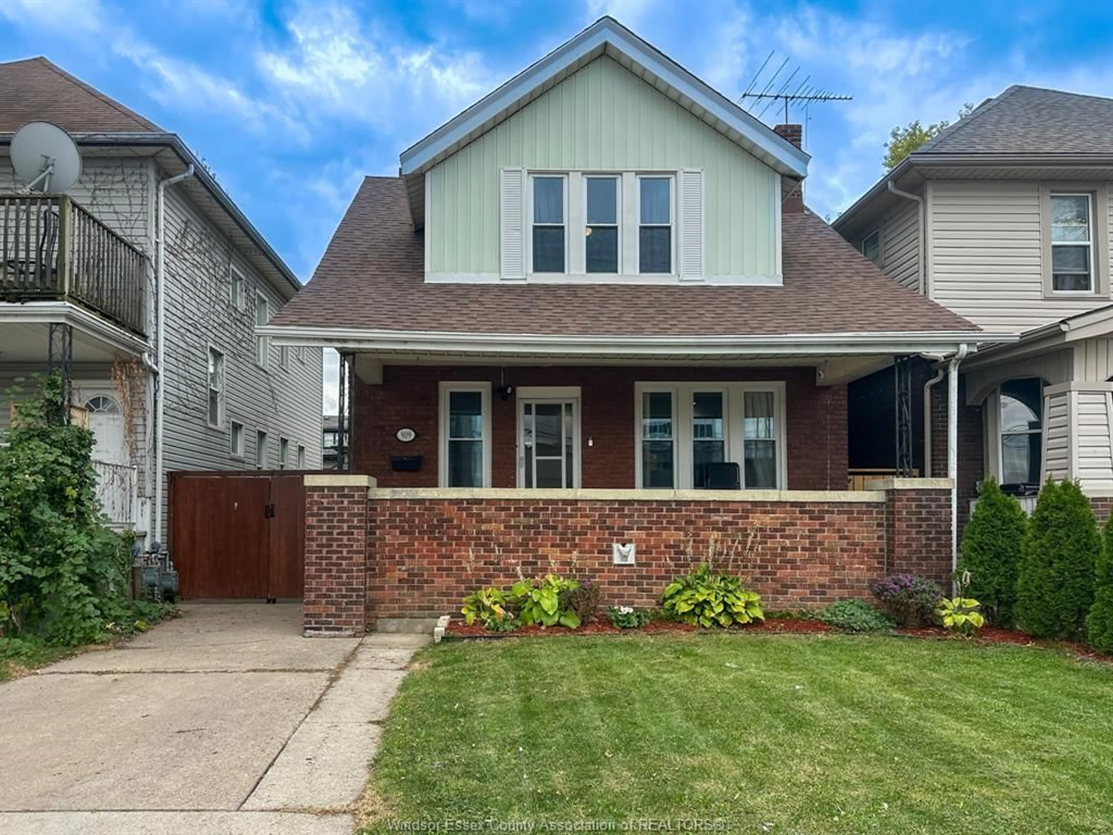 Home with brick exterior material, street for 909 PELISSIER, Windsor Ontario N9A 4L6
