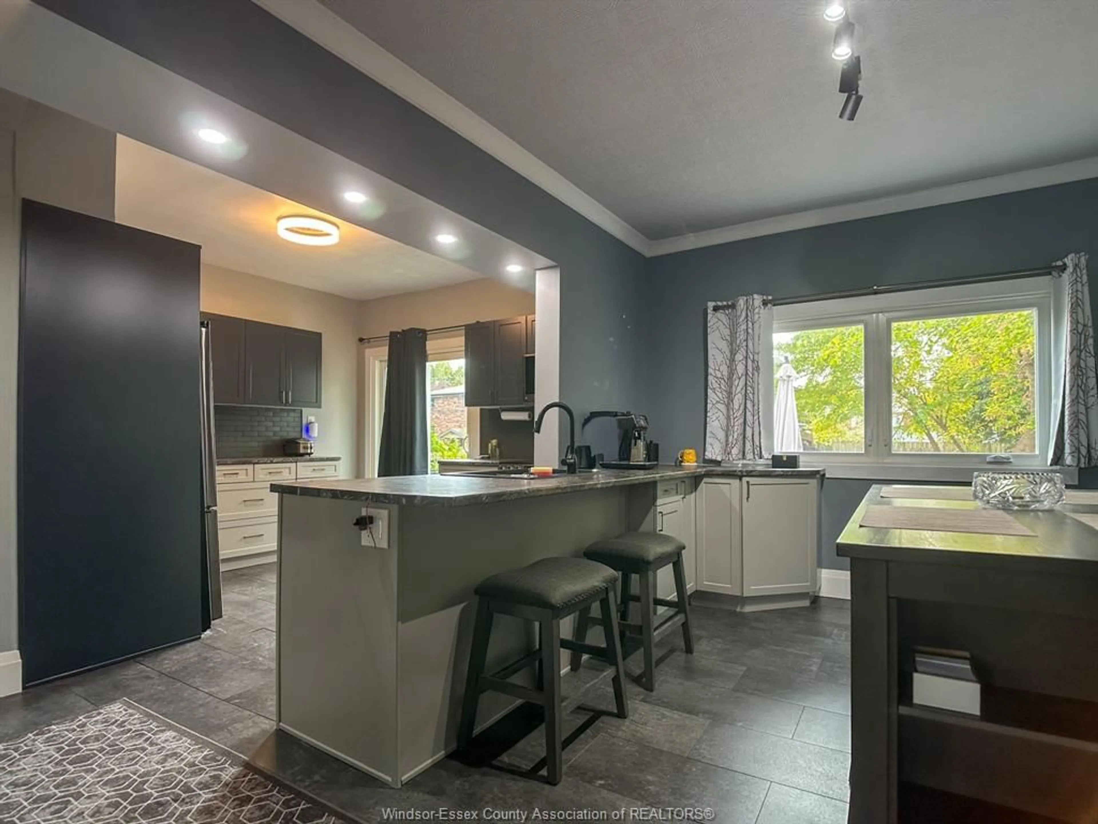 Open concept kitchen, unknown for 909 PELISSIER, Windsor Ontario N9A 4L6