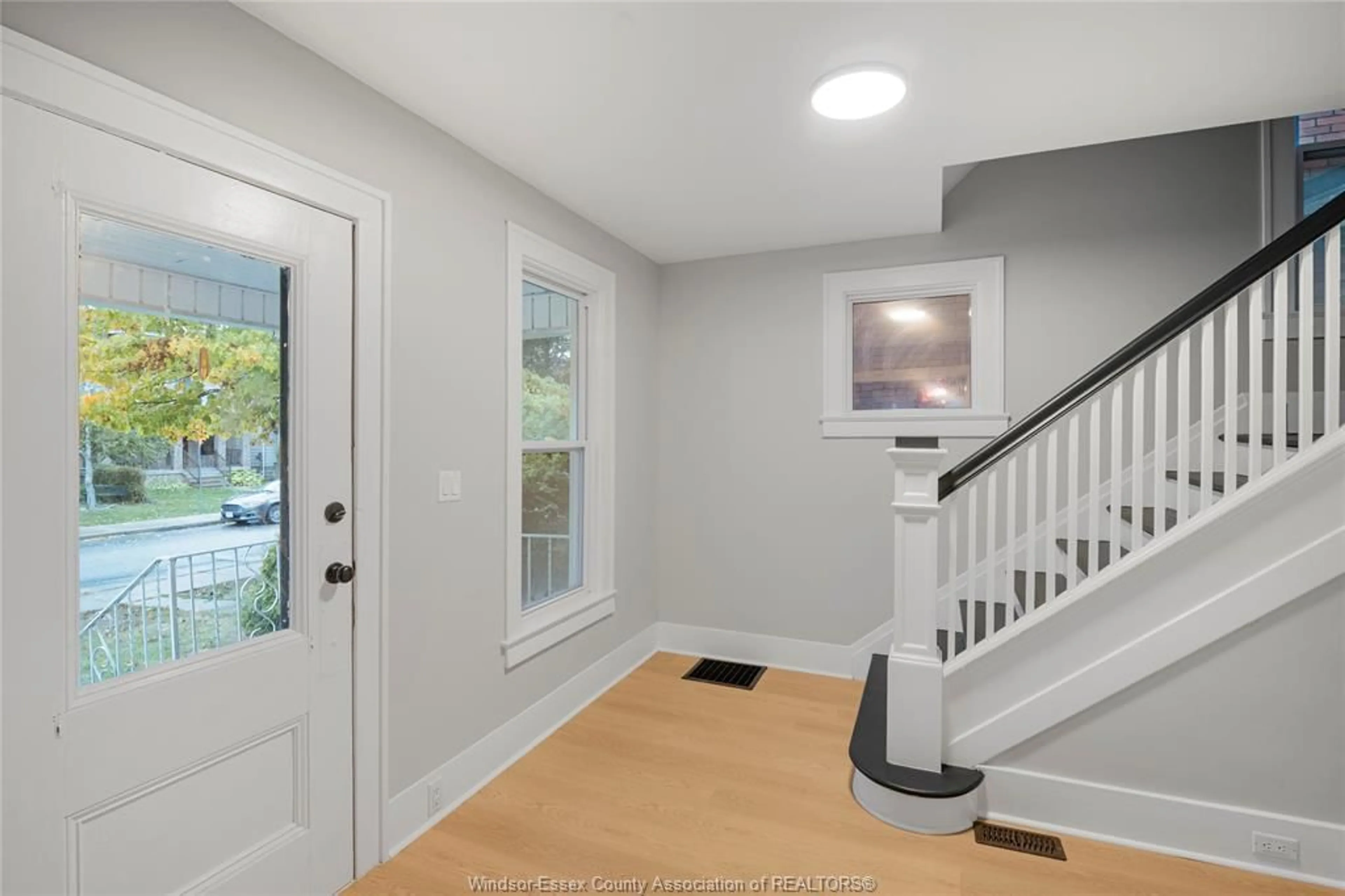 Indoor entryway for 676 MOY, Windsor Ontario N9A 2N6