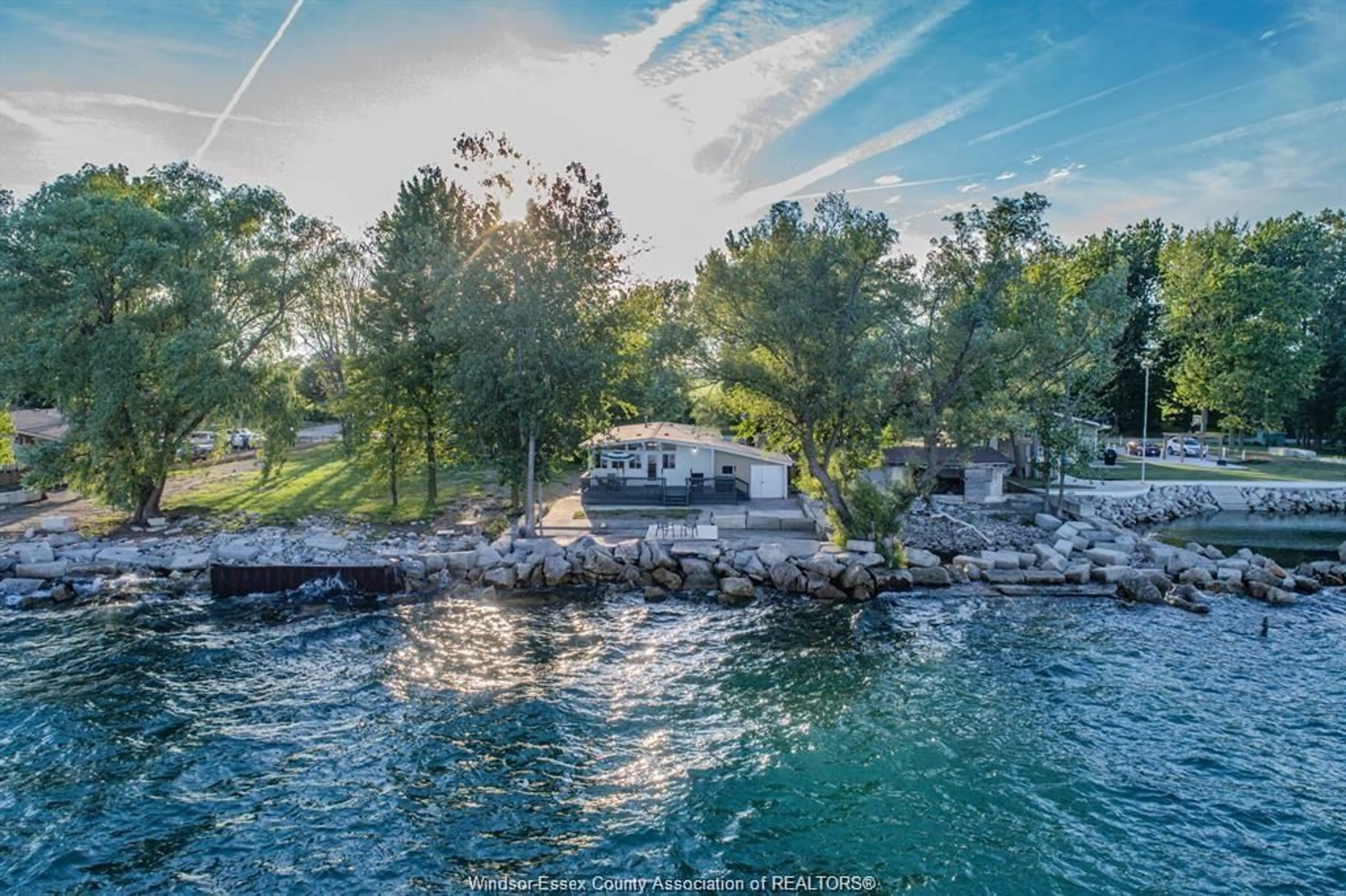 A pic from outside/outdoor area/front of a property/back of a property/a pic from drone, water/lake/river/ocean view for 262 COTTERIE Pk, Leamington Ontario N0P 2P0