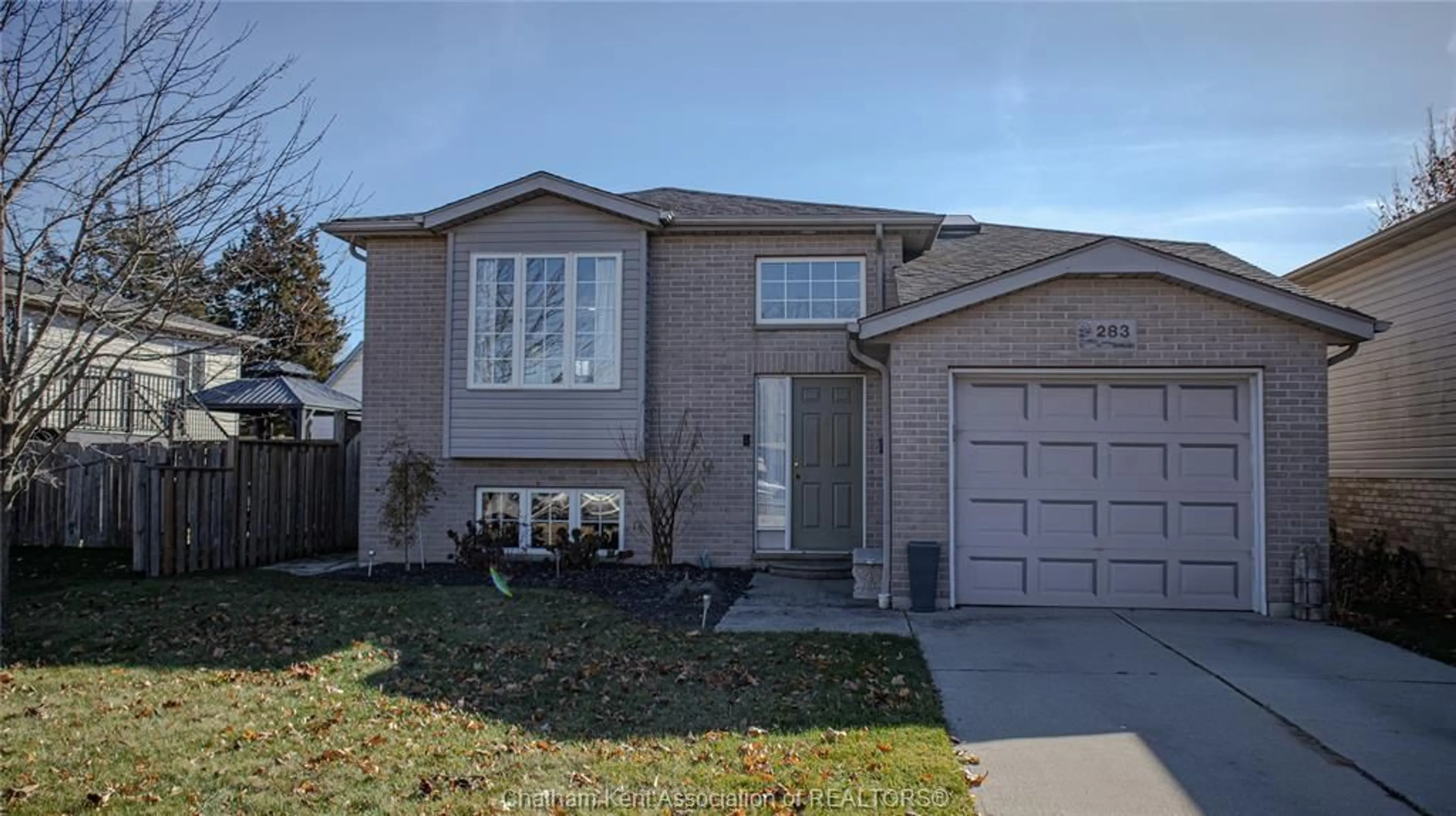 Home with vinyl exterior material, street for 283 Greenfield Lane, Chatham Ontario N7L 5N4