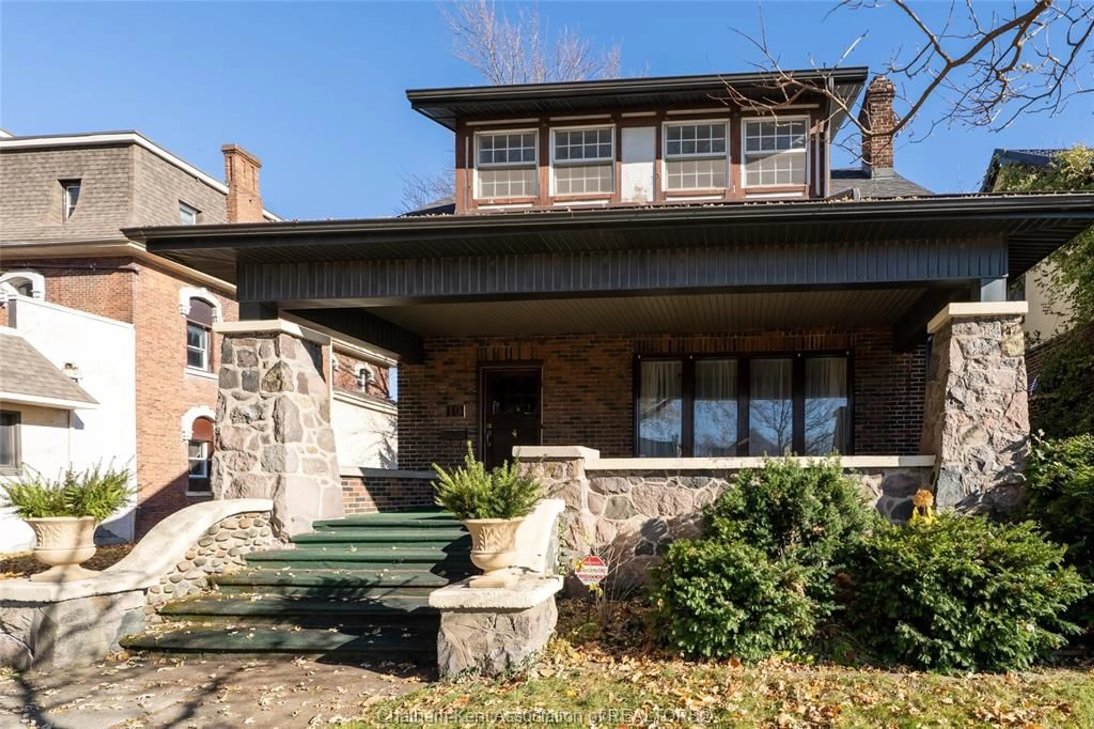 Home with brick exterior material, building for 19 VICTORIA Ave, Chatham Ontario N7L 2Z7