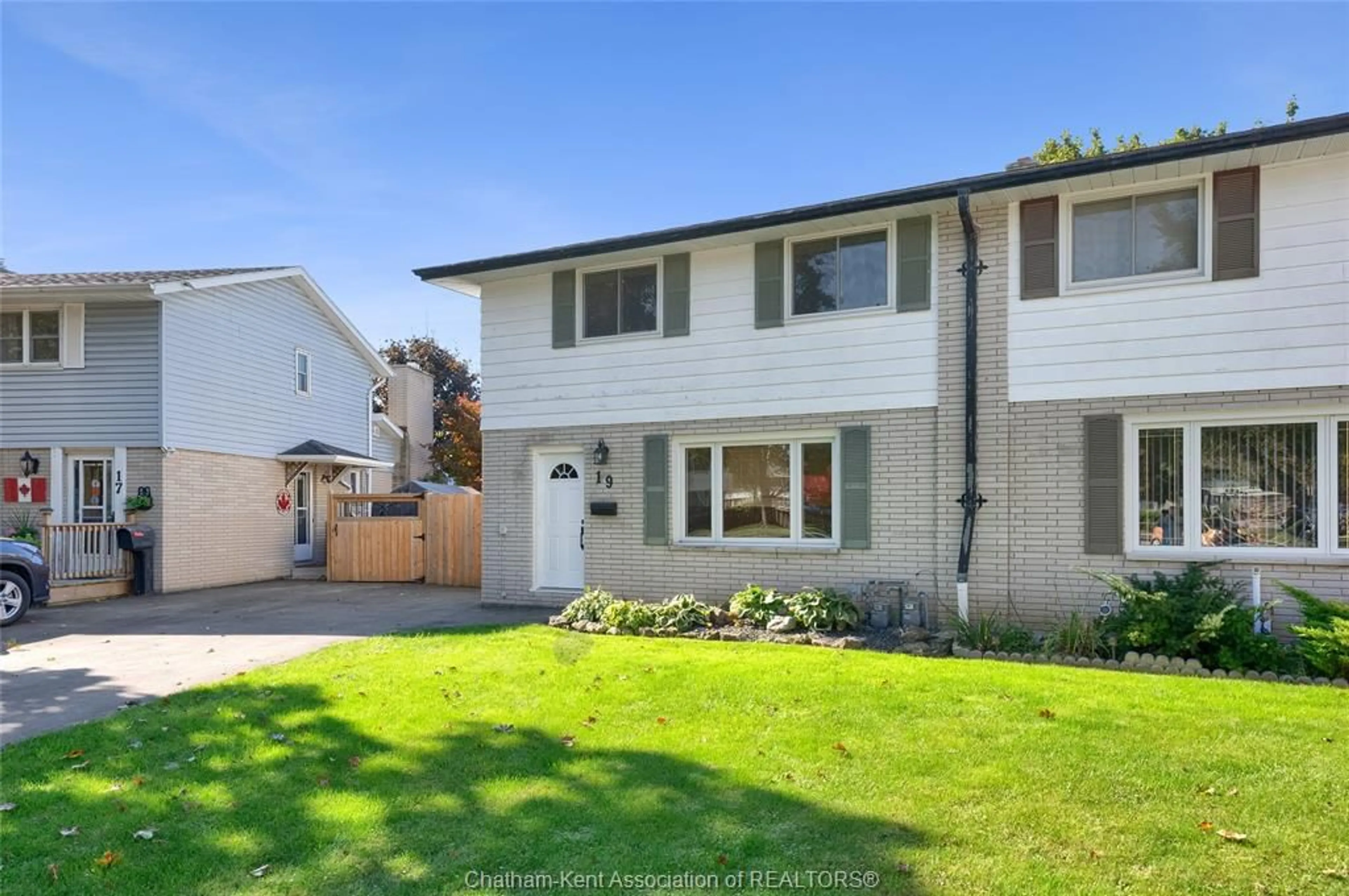 Home with brick exterior material, street for 19 Chestnut Dr, Chatham Ontario N7M 4Y9