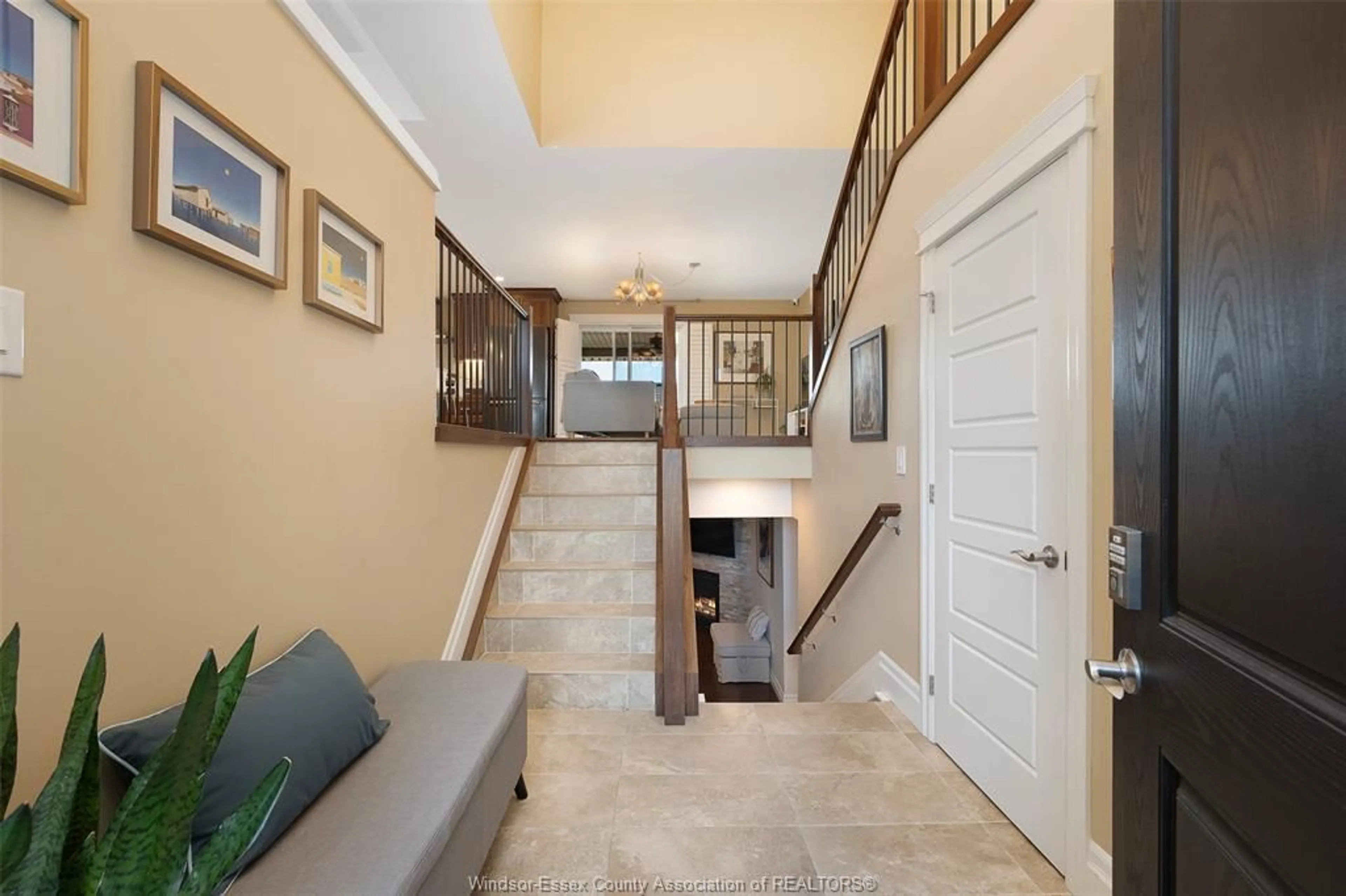 Indoor foyer for 1345 DEER RUN TRAIL, Lakeshore Ontario N8L 0T4