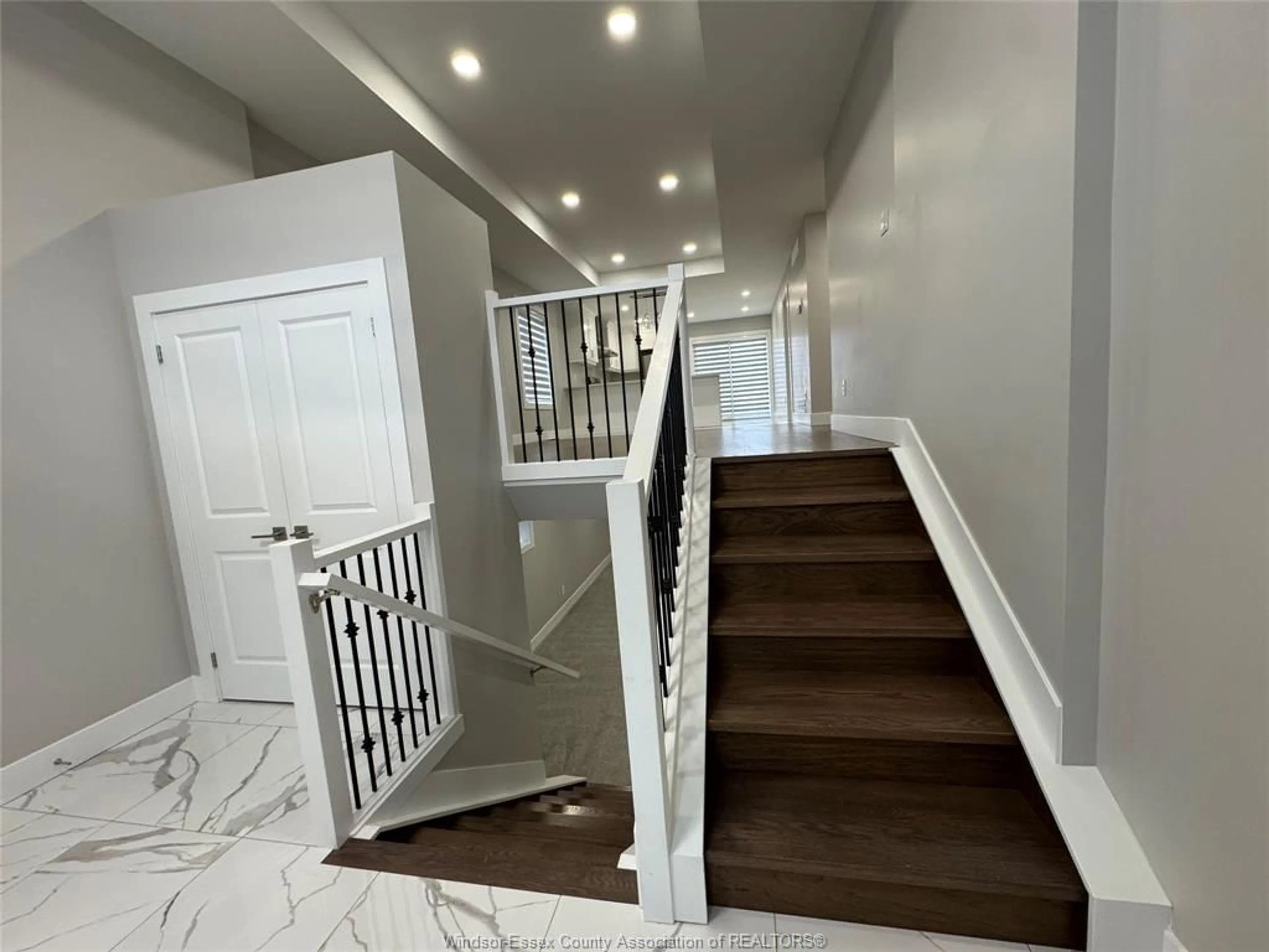 Stairs for 770 KEIL Dr, Chatham Ontario N7M 0T4