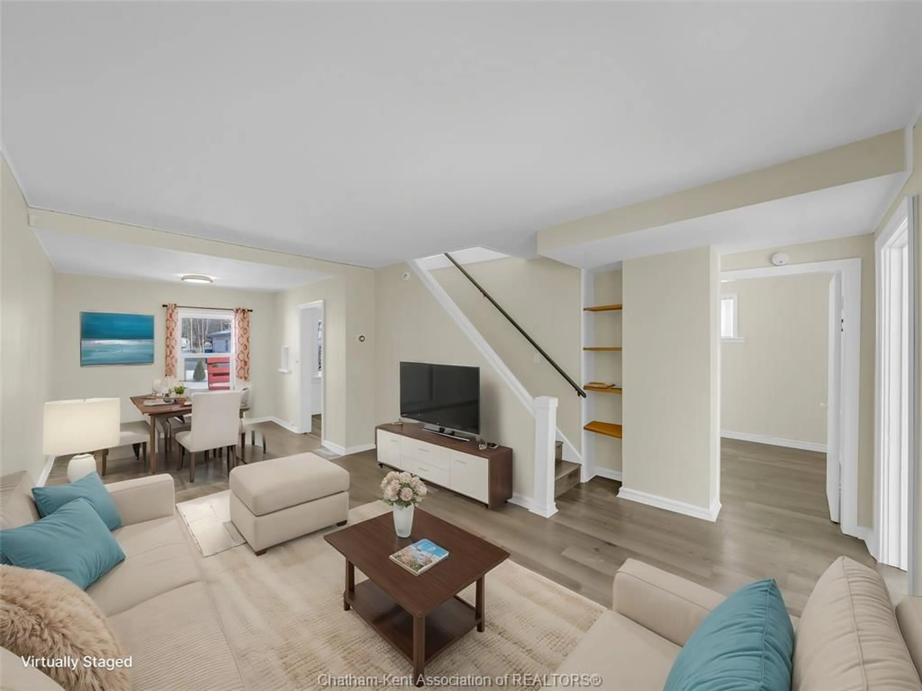 Living room with furniture, unknown for 27 Eighth St, Chatham Ontario N7M 4J4