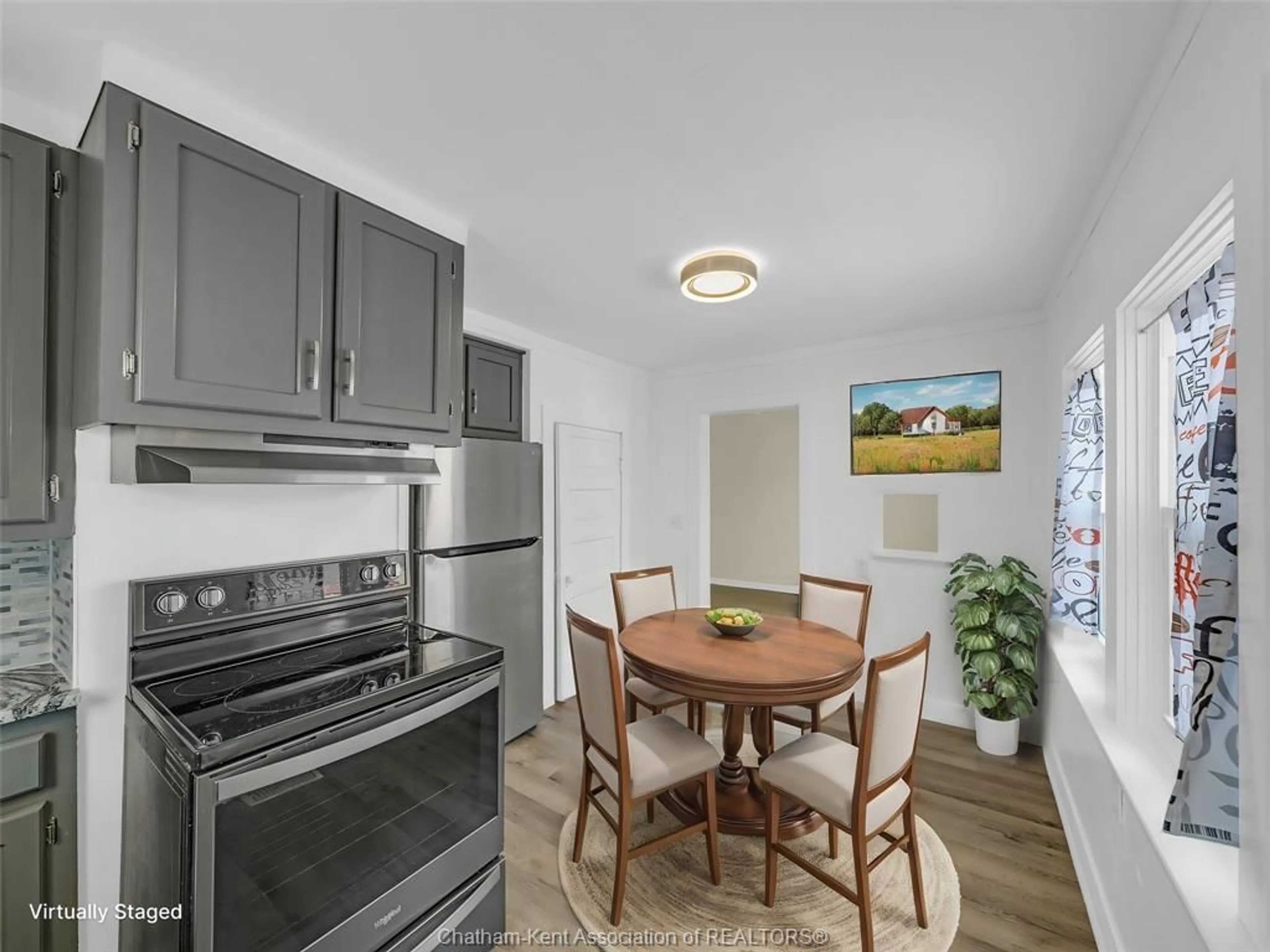 Standard kitchen, unknown for 27 Eighth St, Chatham Ontario N7M 4J4