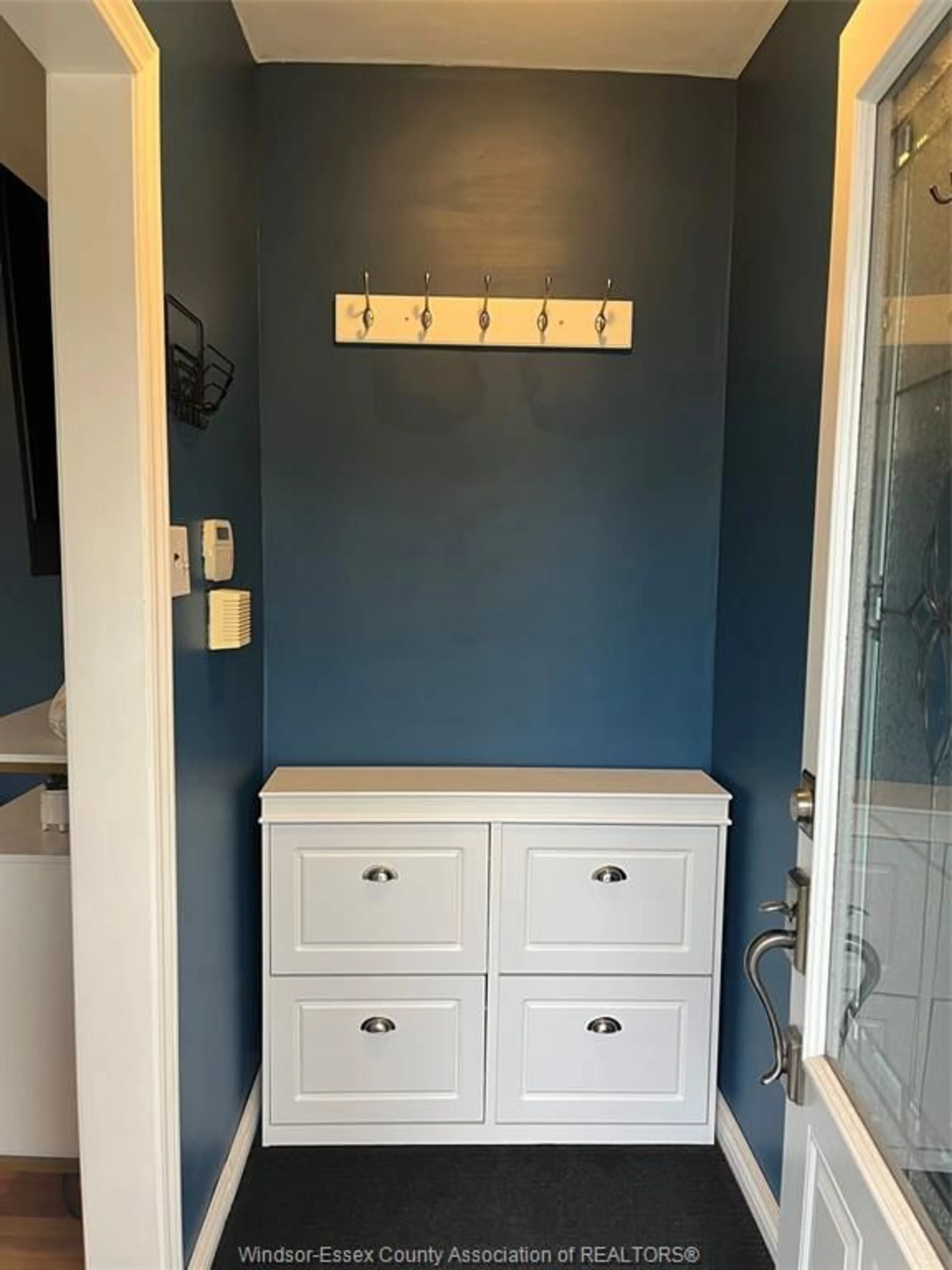 Contemporary bathroom, ceramic/tile floor for 1682 ARTHUR, Windsor Ontario N8Y 3Z3