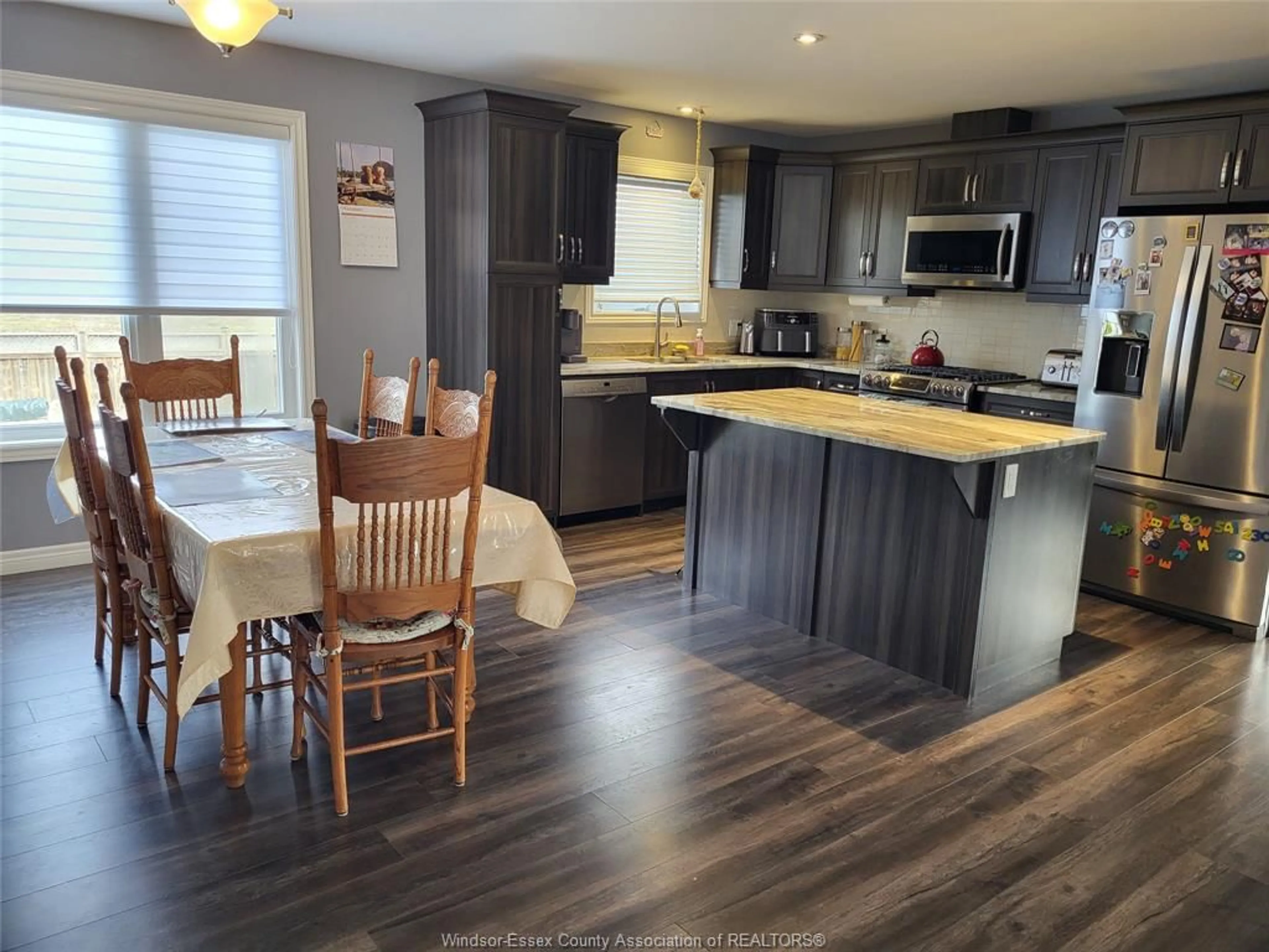 Open concept kitchen, wood/laminate floor for 61 HOMESTEADS, Tilbury Ontario N0P 2L0