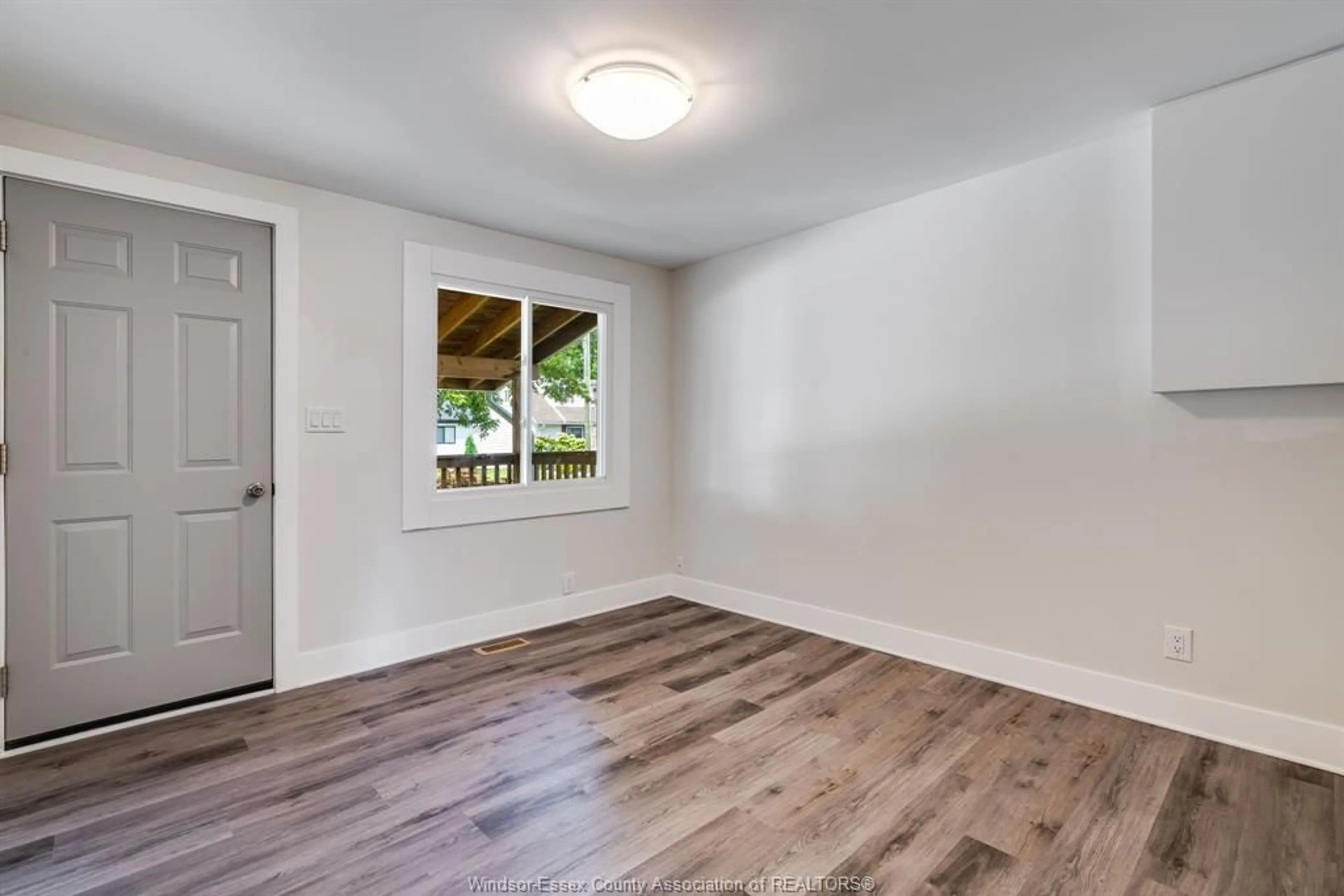 A pic of a room for 301 Erieview Dr, Kingsville Ontario N9Y 1M5