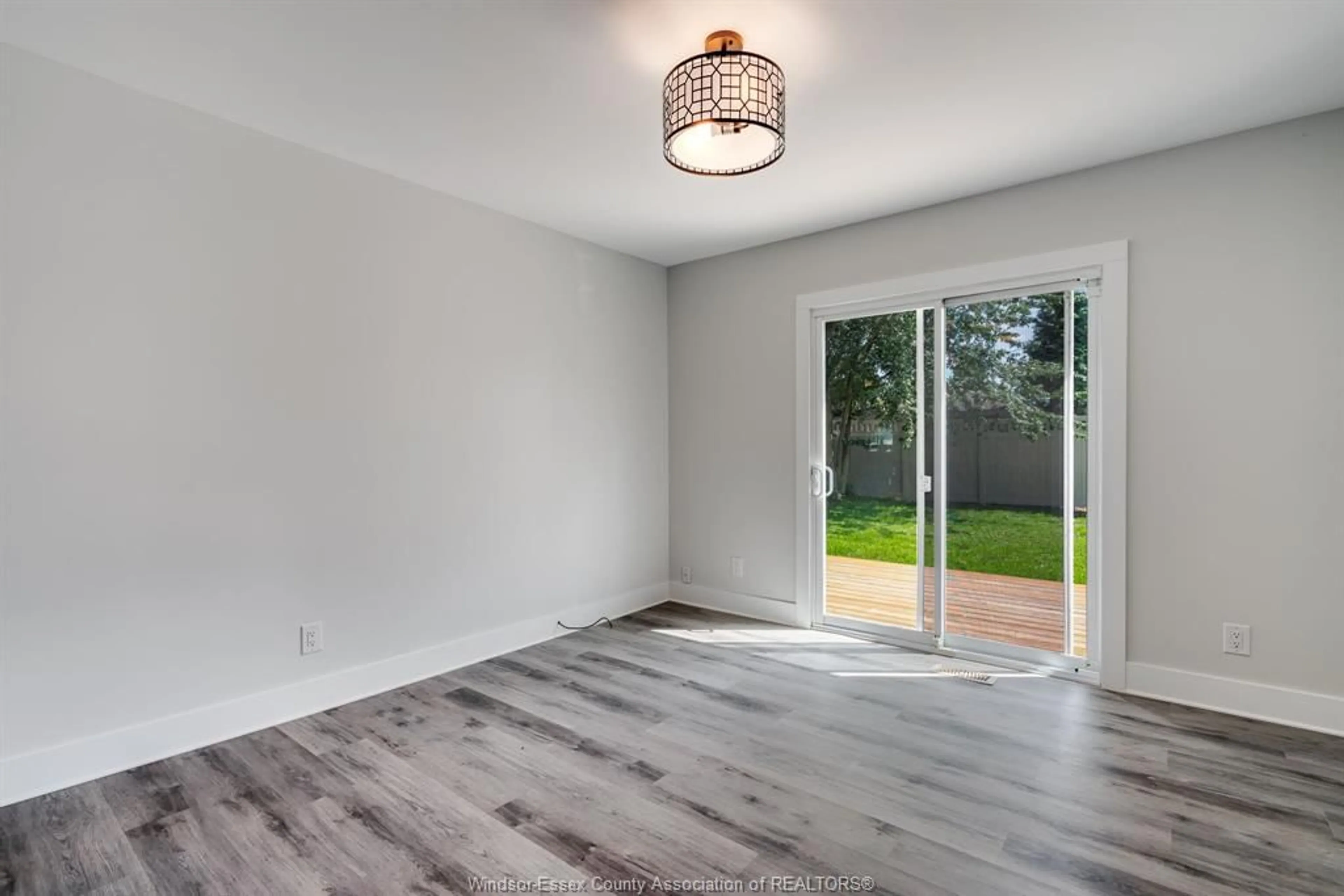 A pic of a room for 301 Erieview Dr, Kingsville Ontario N9Y 1M5