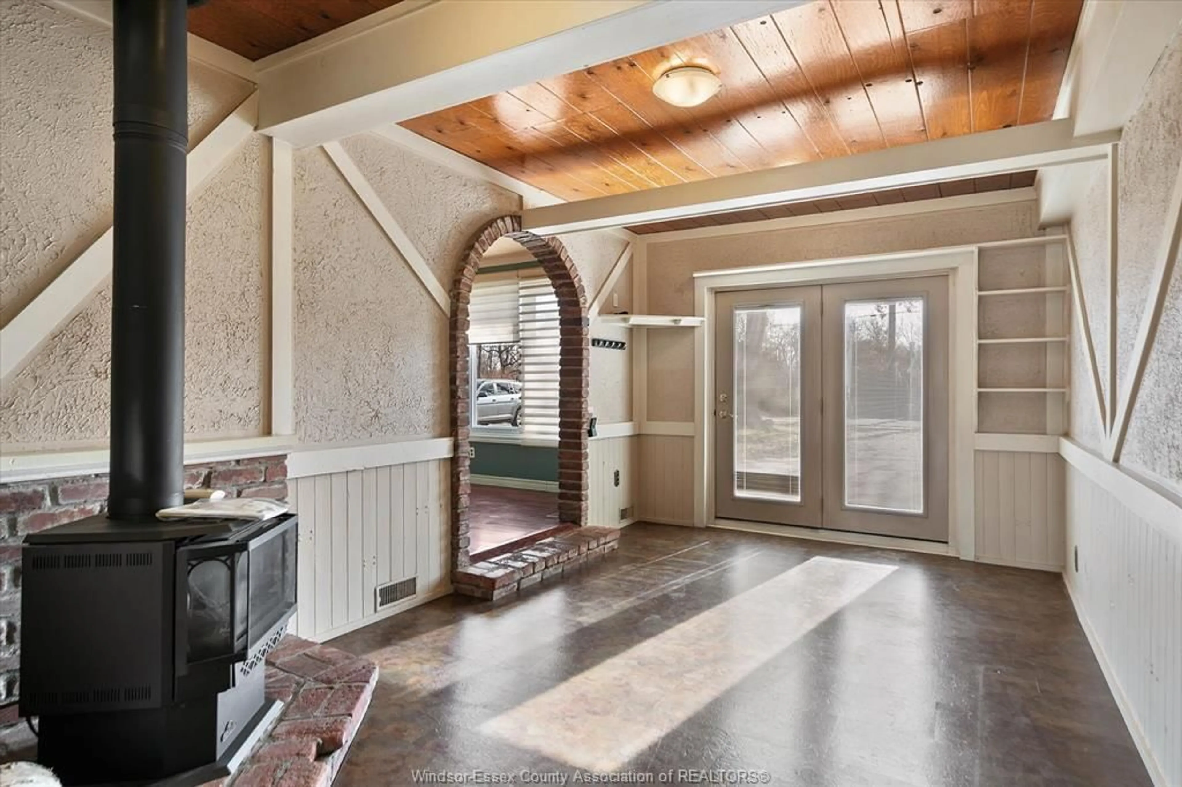 Indoor entryway for 136 MCLEOD, Amherstburg Ontario N9V 2Y8