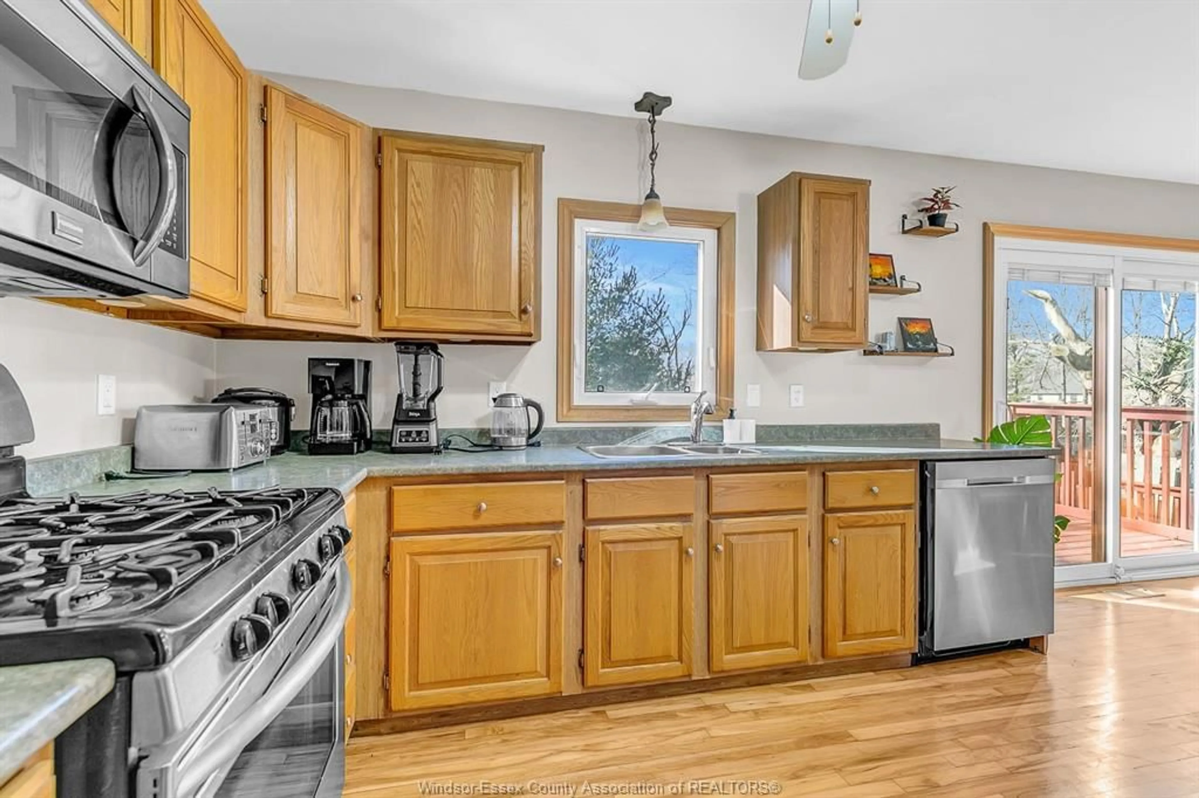 Standard kitchen, unknown for 405 RIVER Ave, LaSalle Ontario N9J 1A1