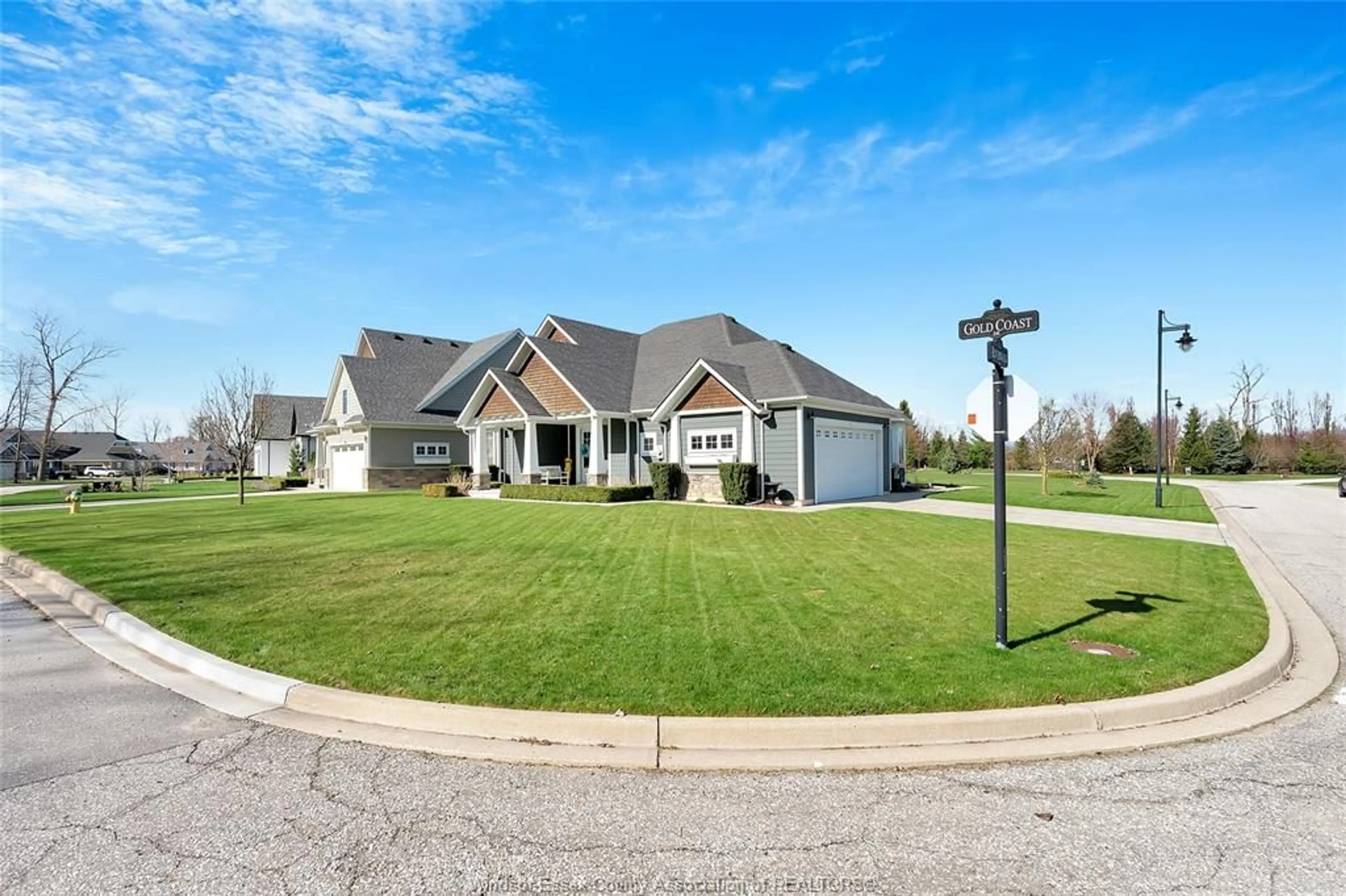 A pic from outside/outdoor area/front of a property/back of a property/a pic from drone, street for 554 GOLD COAST Dr, Amherstburg Ontario N9V 4B8