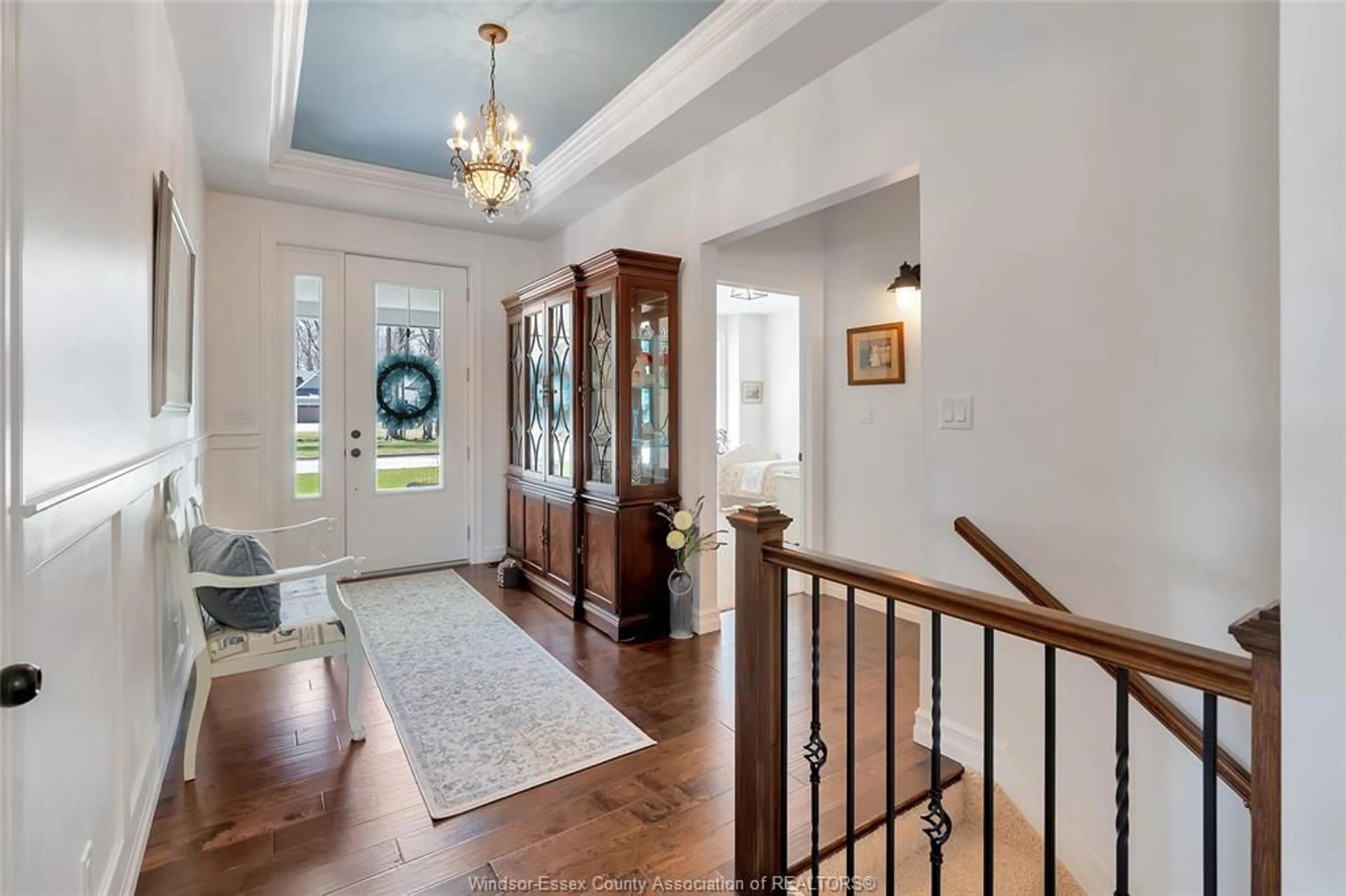 Indoor foyer for 554 GOLD COAST Dr, Amherstburg Ontario N9V 4B8