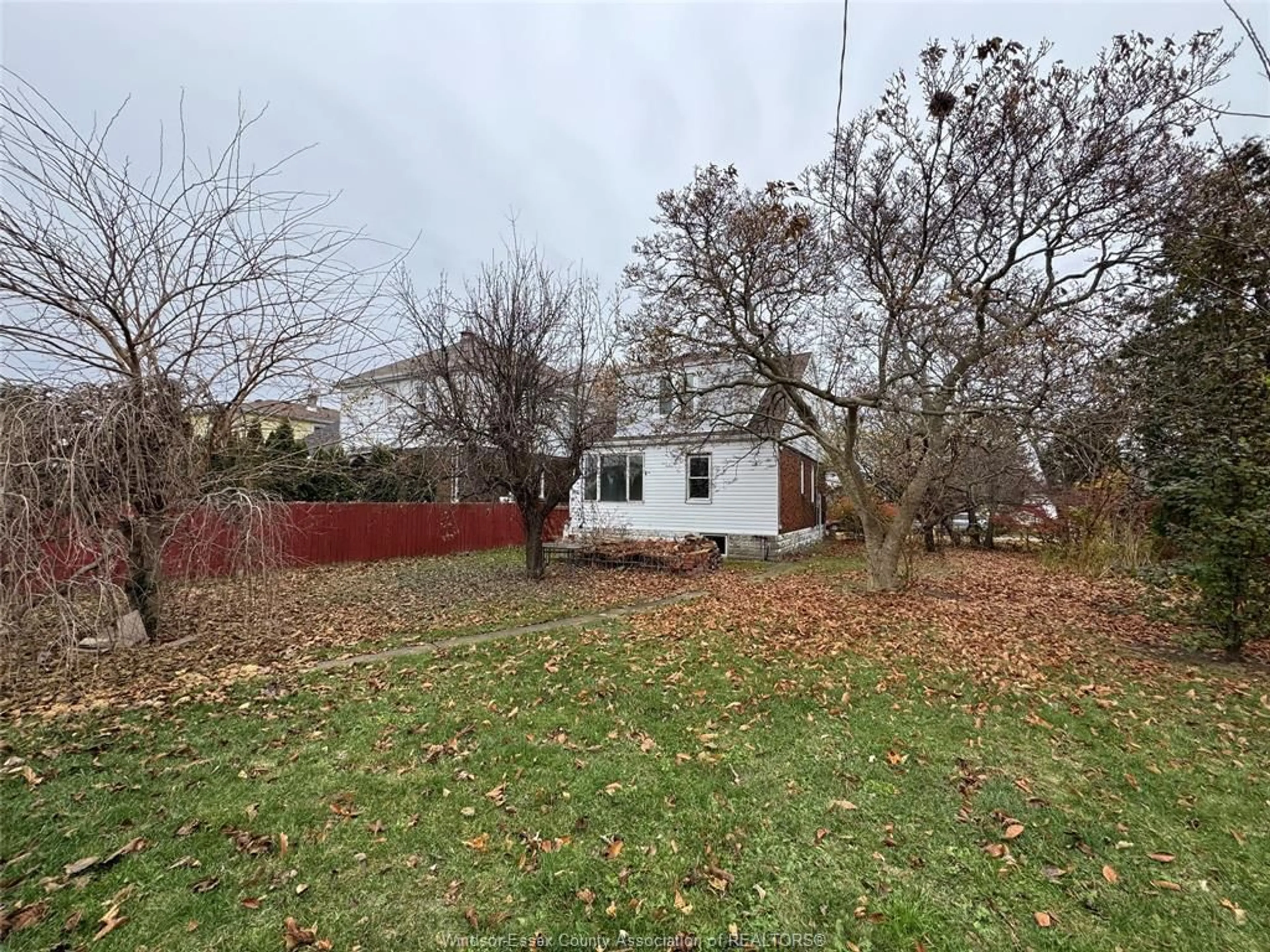 A pic from outside/outdoor area/front of a property/back of a property/a pic from drone, unknown for 1667 PIERRE Ave, Windsor Ontario N9X 4P7