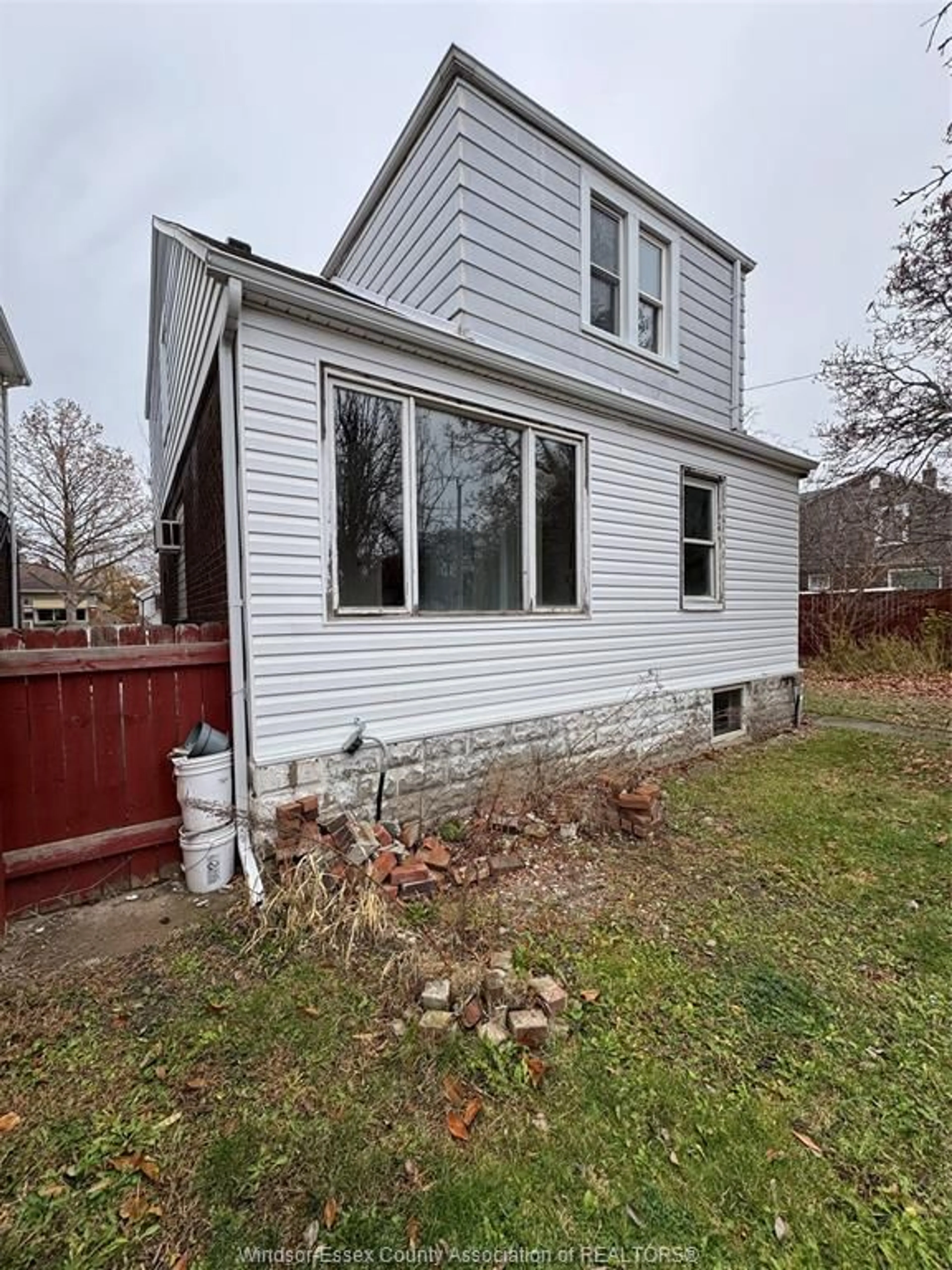 Home with vinyl exterior material, street for 1667 PIERRE Ave, Windsor Ontario N9X 4P7