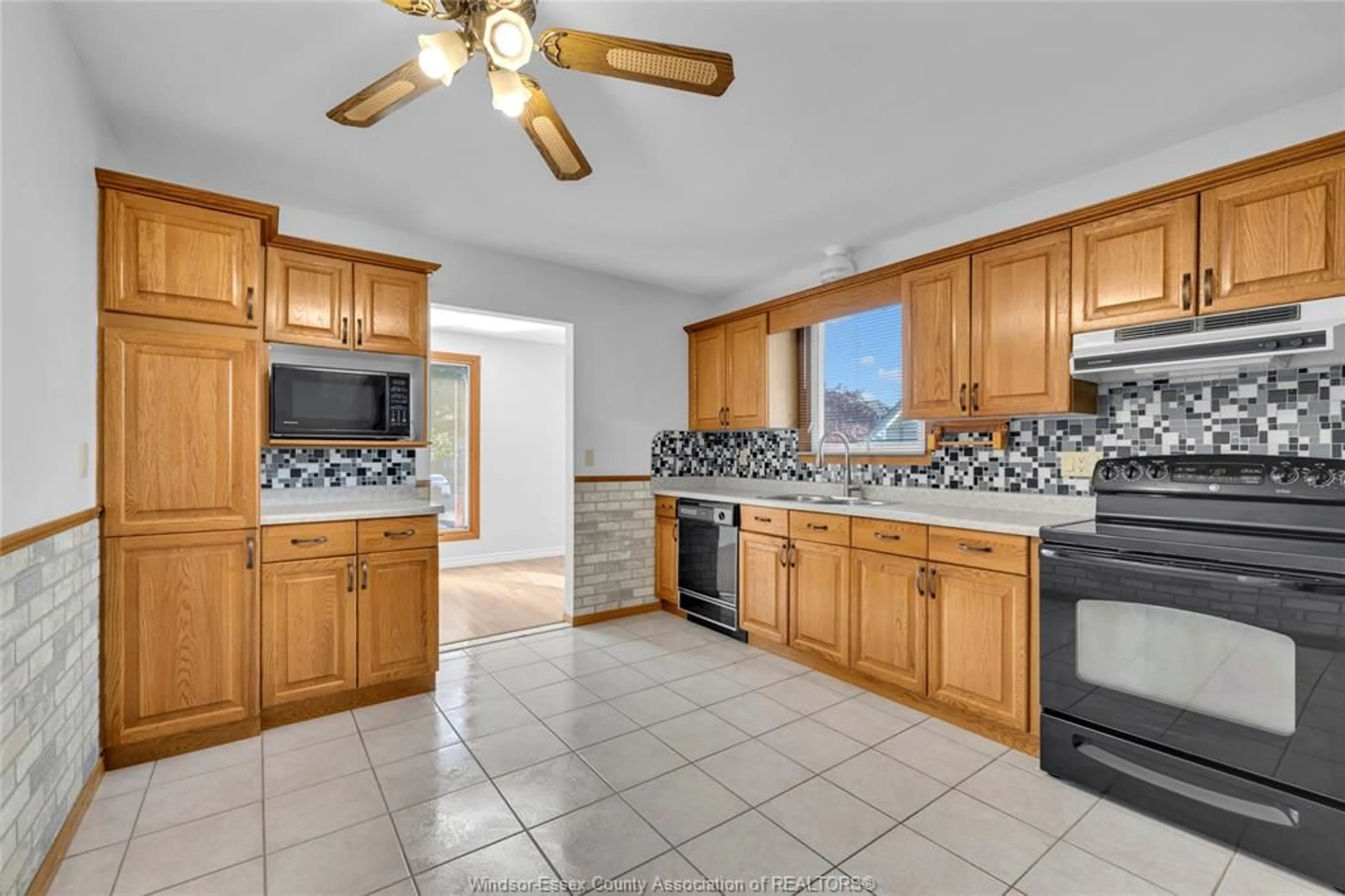 Open concept kitchen, ceramic/tile floor for 12342 LACHANCE Crt, Tecumseh Ontario N8N 1L6