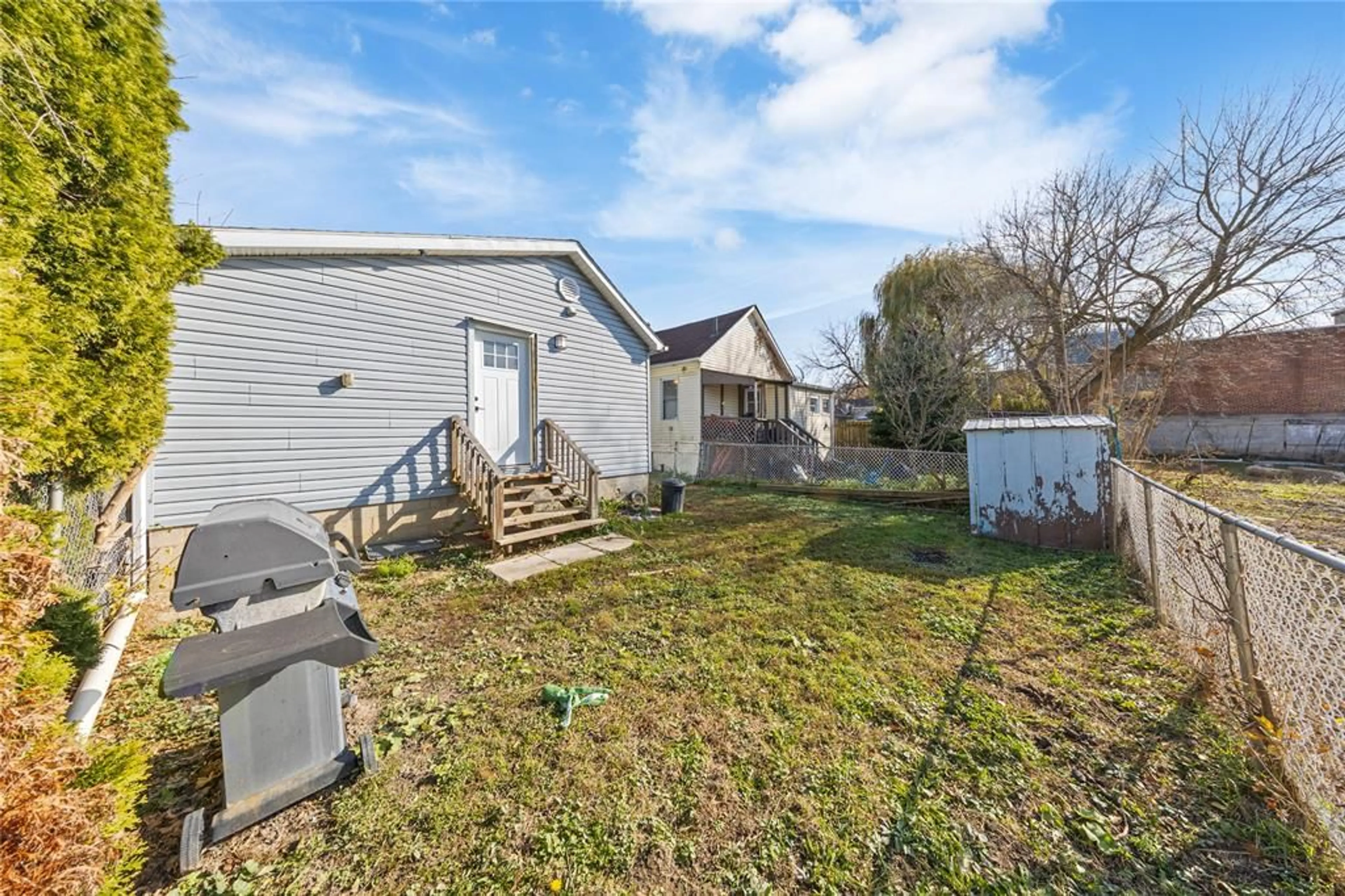 Shed for 2 DANIEL'S Pl, Chatham Ontario N7M 4P5