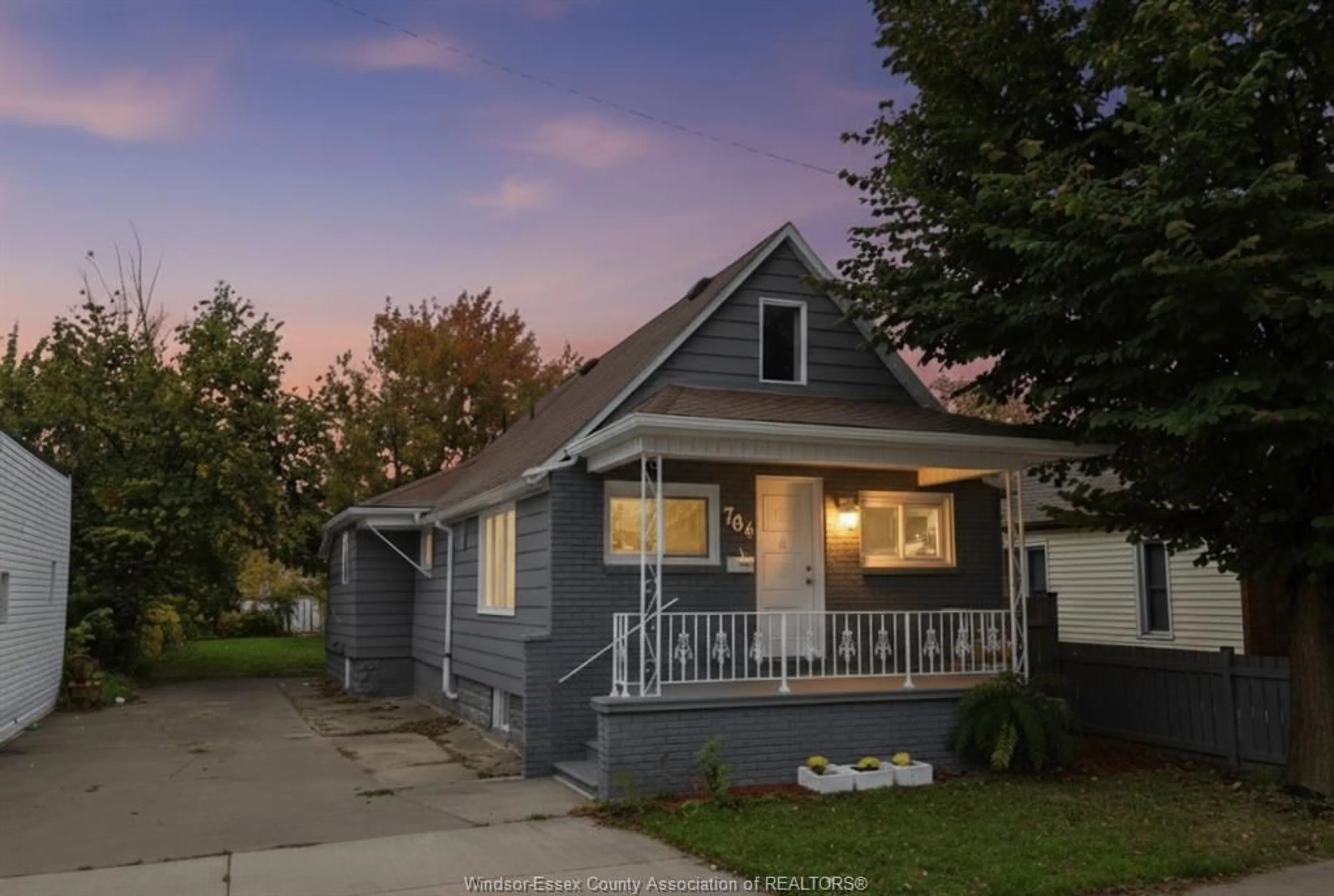 Home with vinyl exterior material, street for 764 PARENT Ave, Windsor Ontario N9A 2C7