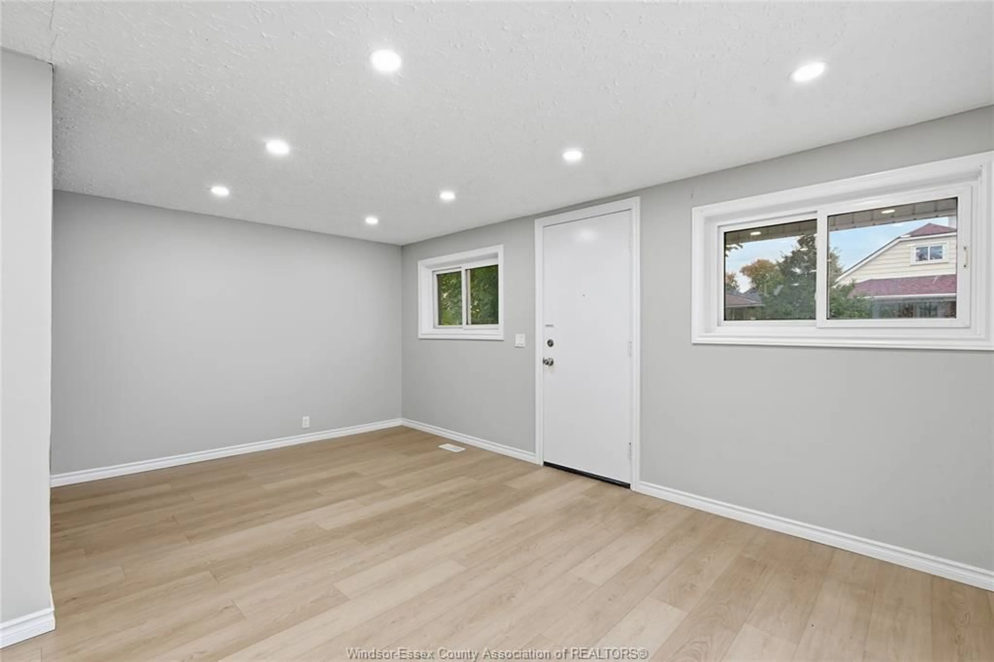 A pic of a room for 764 PARENT Ave, Windsor Ontario N9A 2C7