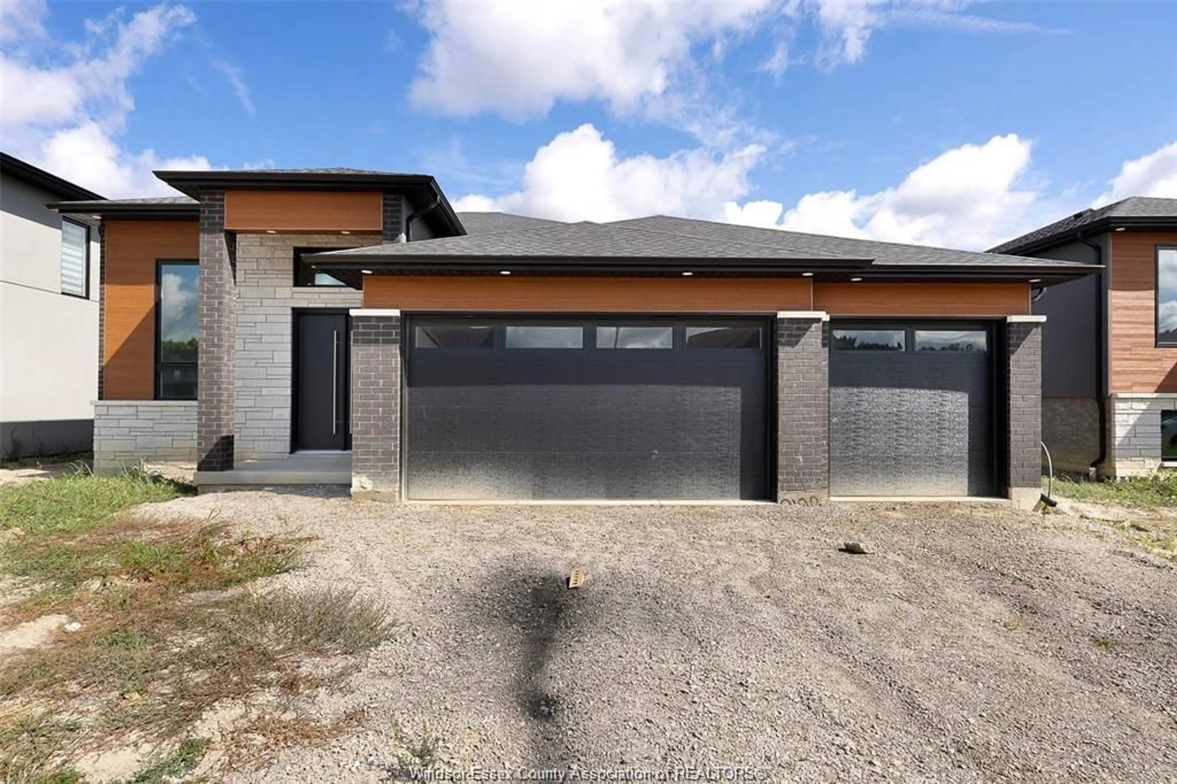 Indoor garage for 8343 ANNIE, McGregor Ontario N0R 1J0