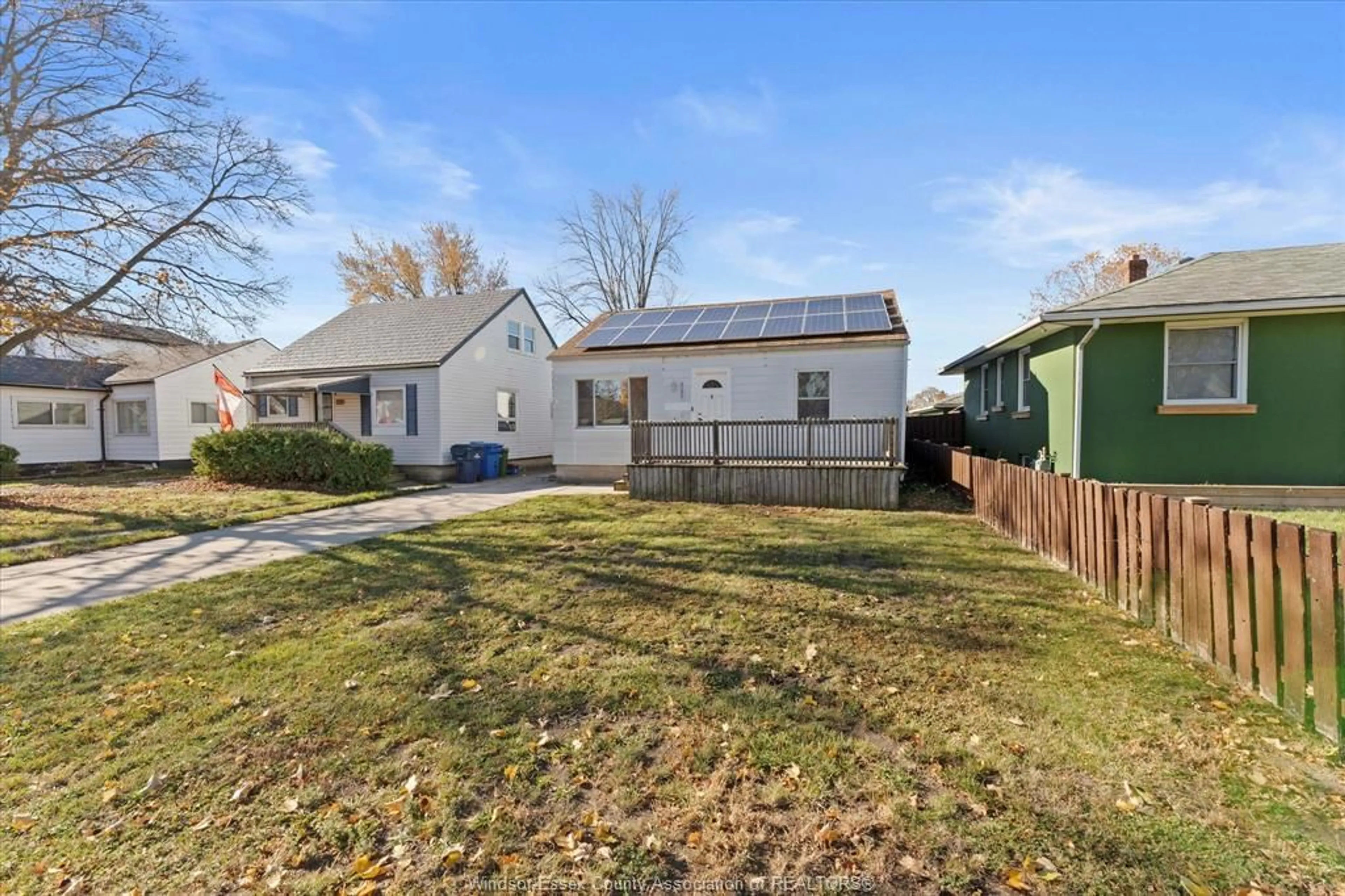 A pic from outside/outdoor area/front of a property/back of a property/a pic from drone, street for 2185 PARENT Ave, Windsor Ontario N8W 2E2