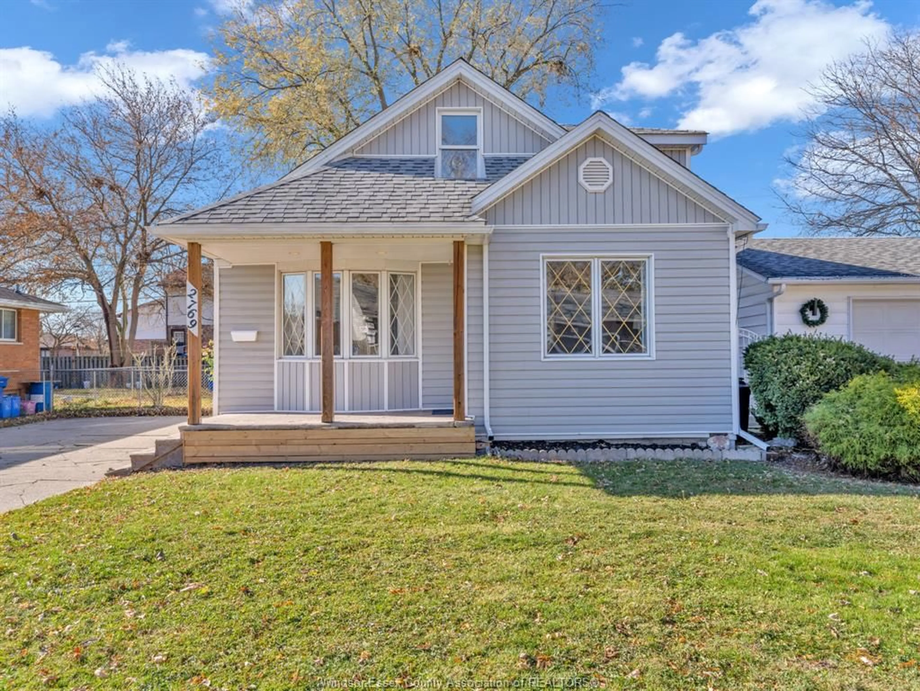 Home with vinyl exterior material, street for 2769 NORMAN Rd, Windsor Ontario N8T 1T2
