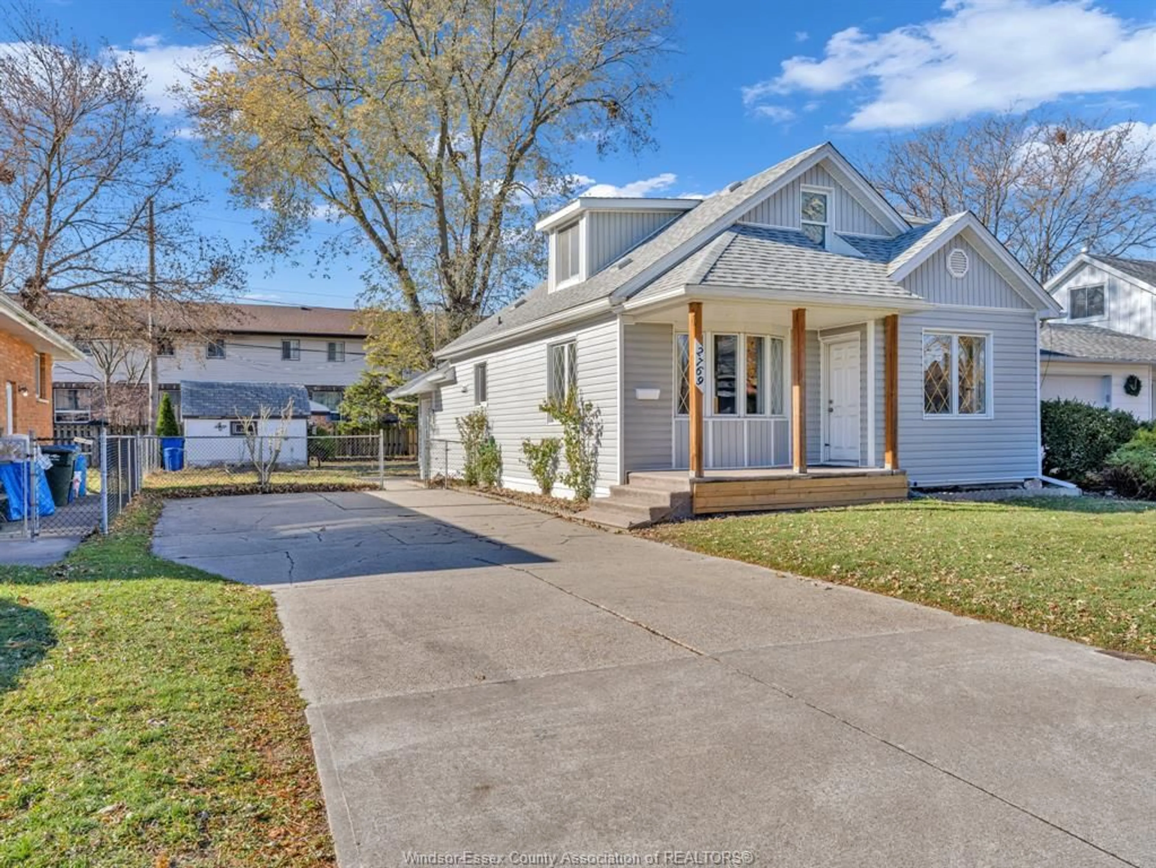 Home with vinyl exterior material, street for 2769 NORMAN Rd, Windsor Ontario N8T 1T2