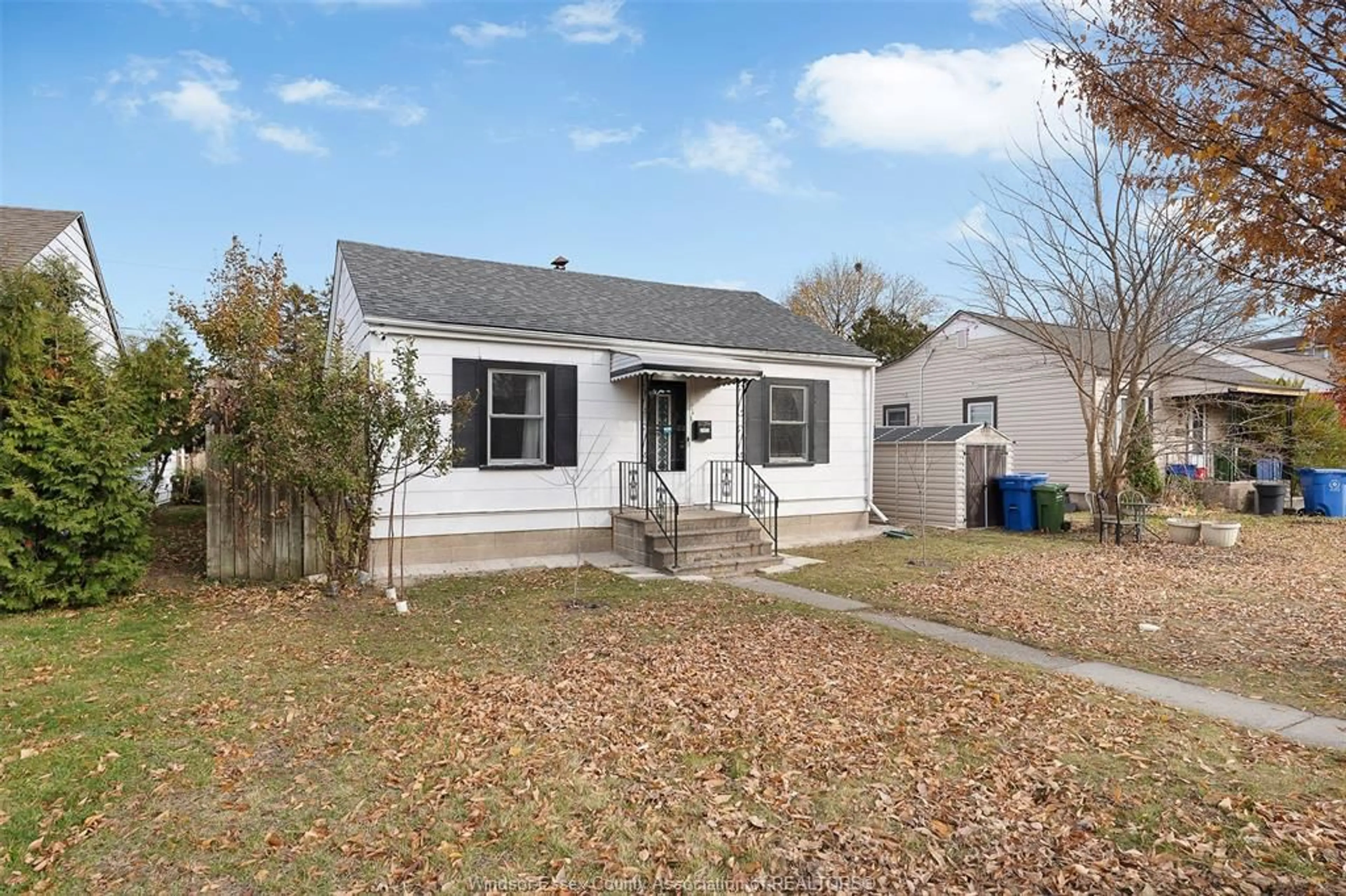 Home with vinyl exterior material, street for 1456 ELSMERE, Windsor Ontario N9X 4G9