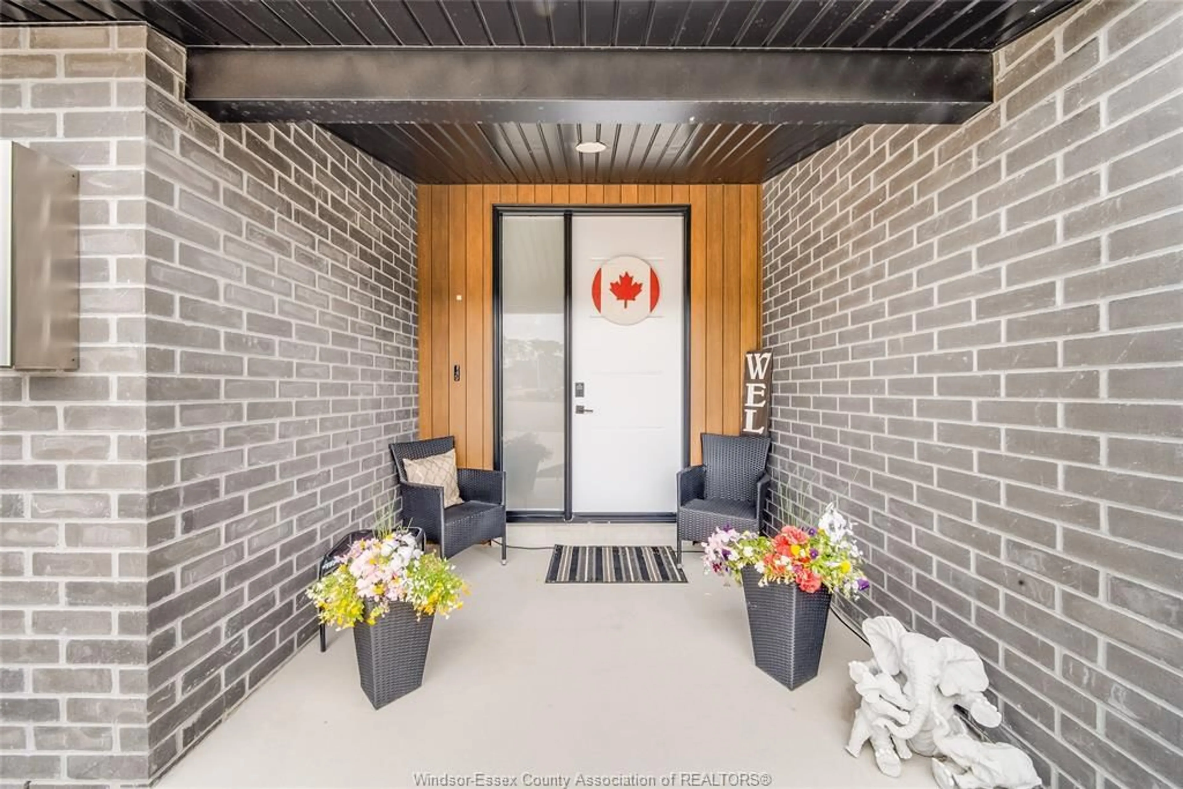 Indoor entryway for 59 CLARA Cres, Chatham Ontario N7M 0R8