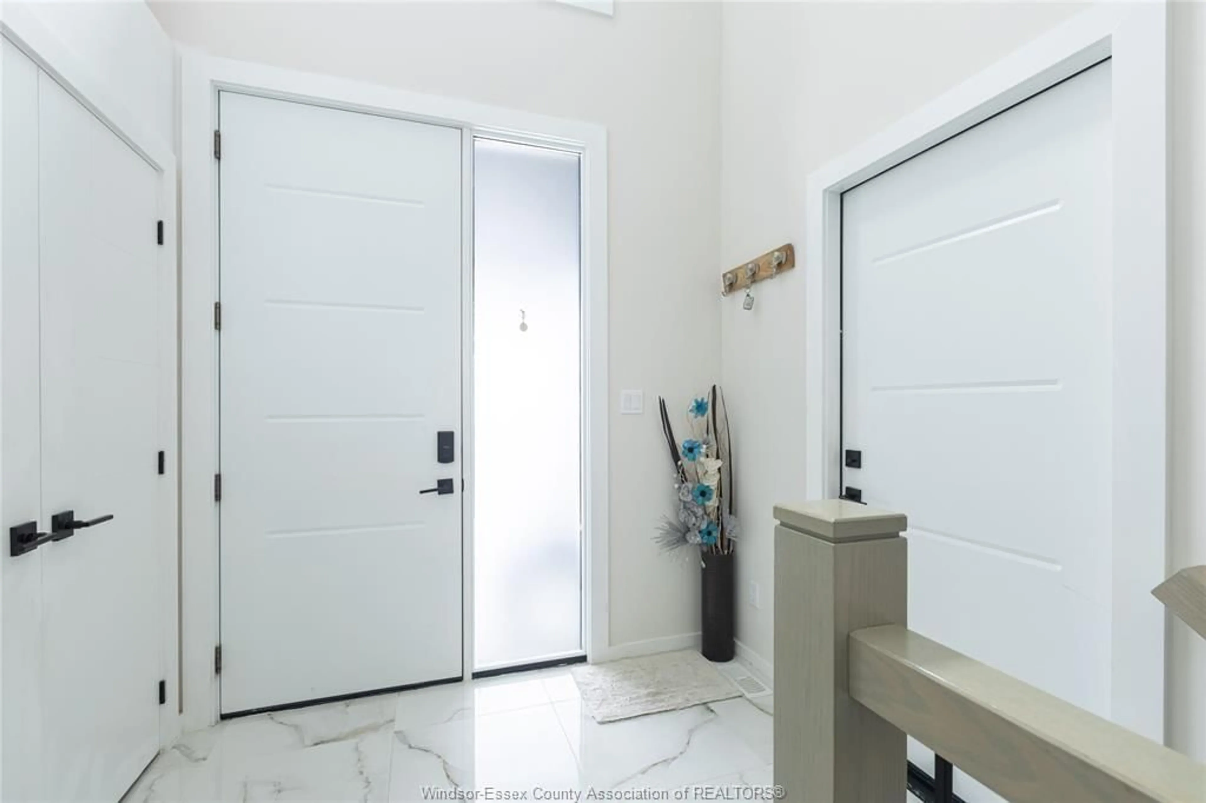 Indoor foyer for 59 CLARA Cres, Chatham Ontario N7M 0R8