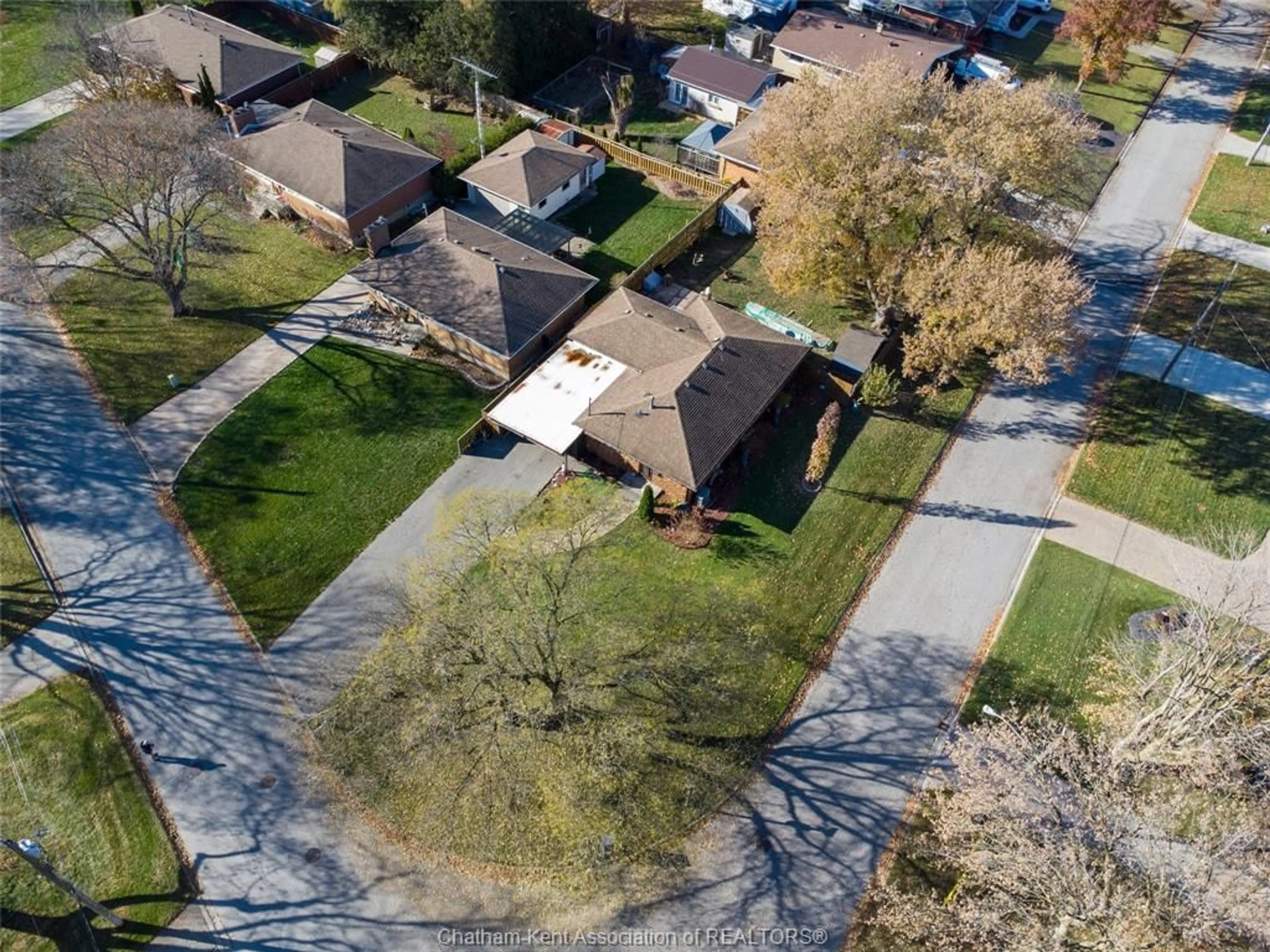A pic from outside/outdoor area/front of a property/back of a property/a pic from drone, street for 27 Hillcrest Ave, Chatham Ontario N7M 4E9
