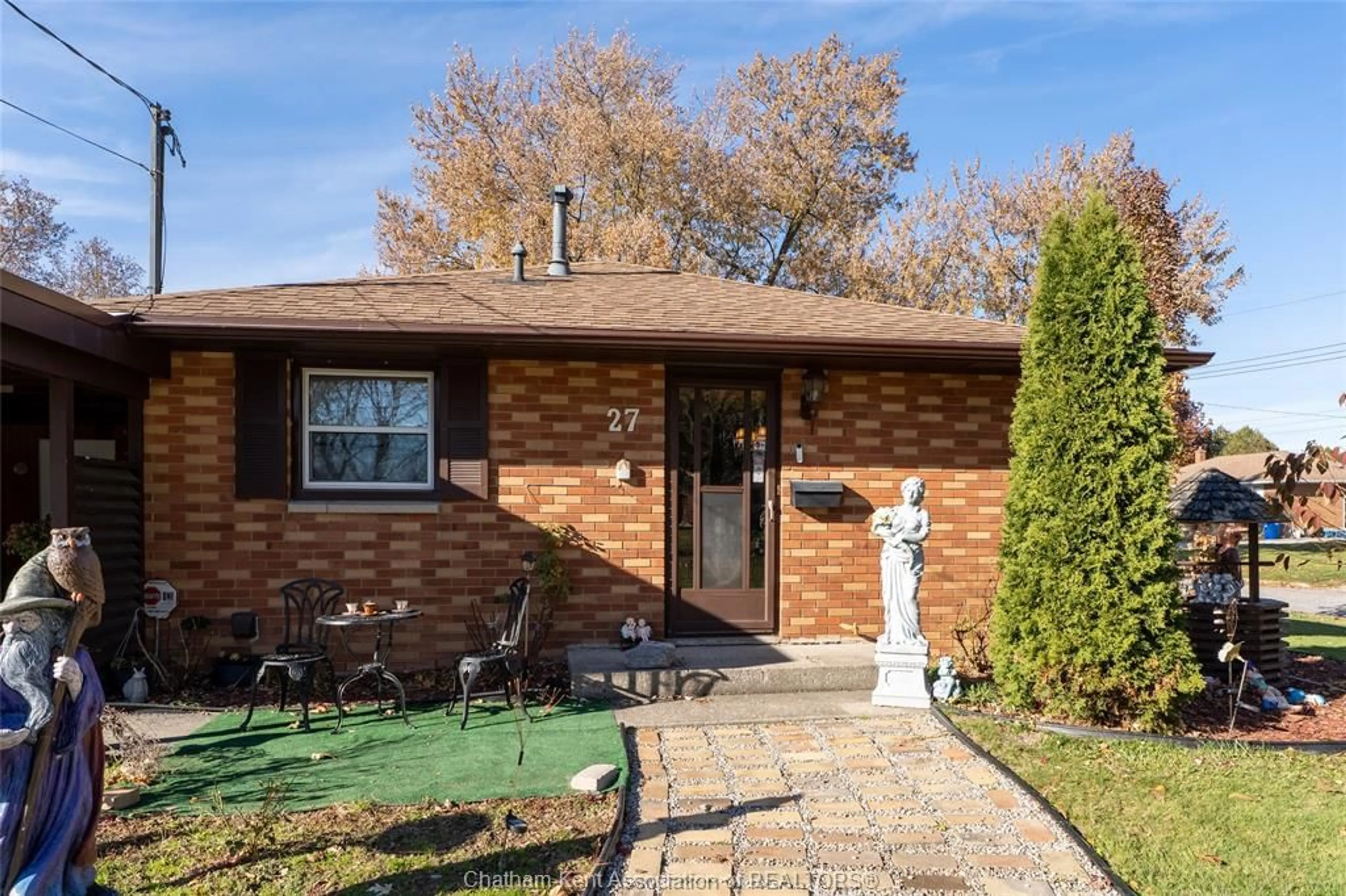 Home with brick exterior material, street for 27 Hillcrest Ave, Chatham Ontario N7M 4E9