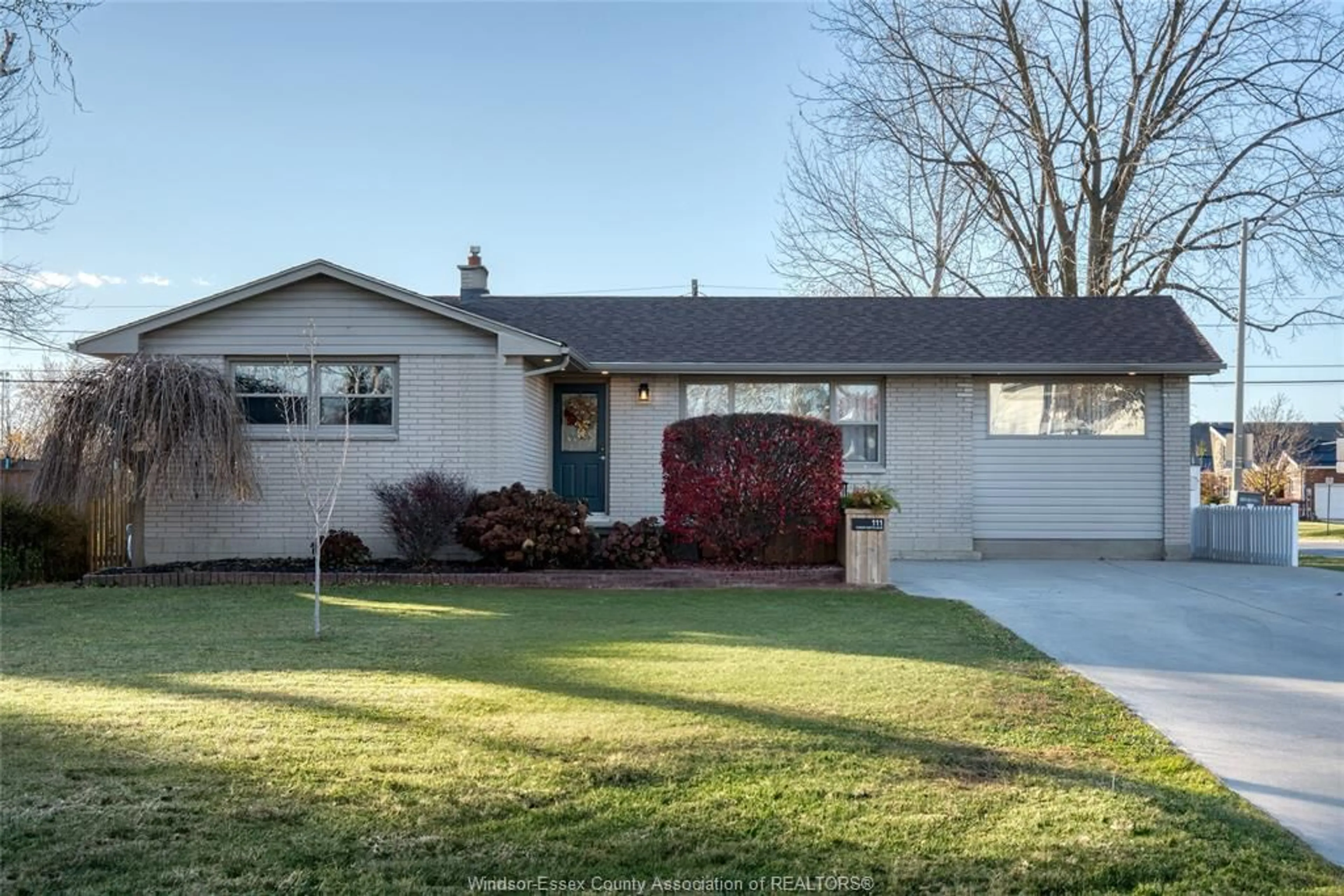 Home with vinyl exterior material, street for 111 Danforth, Leamington Ontario N8H 2R1