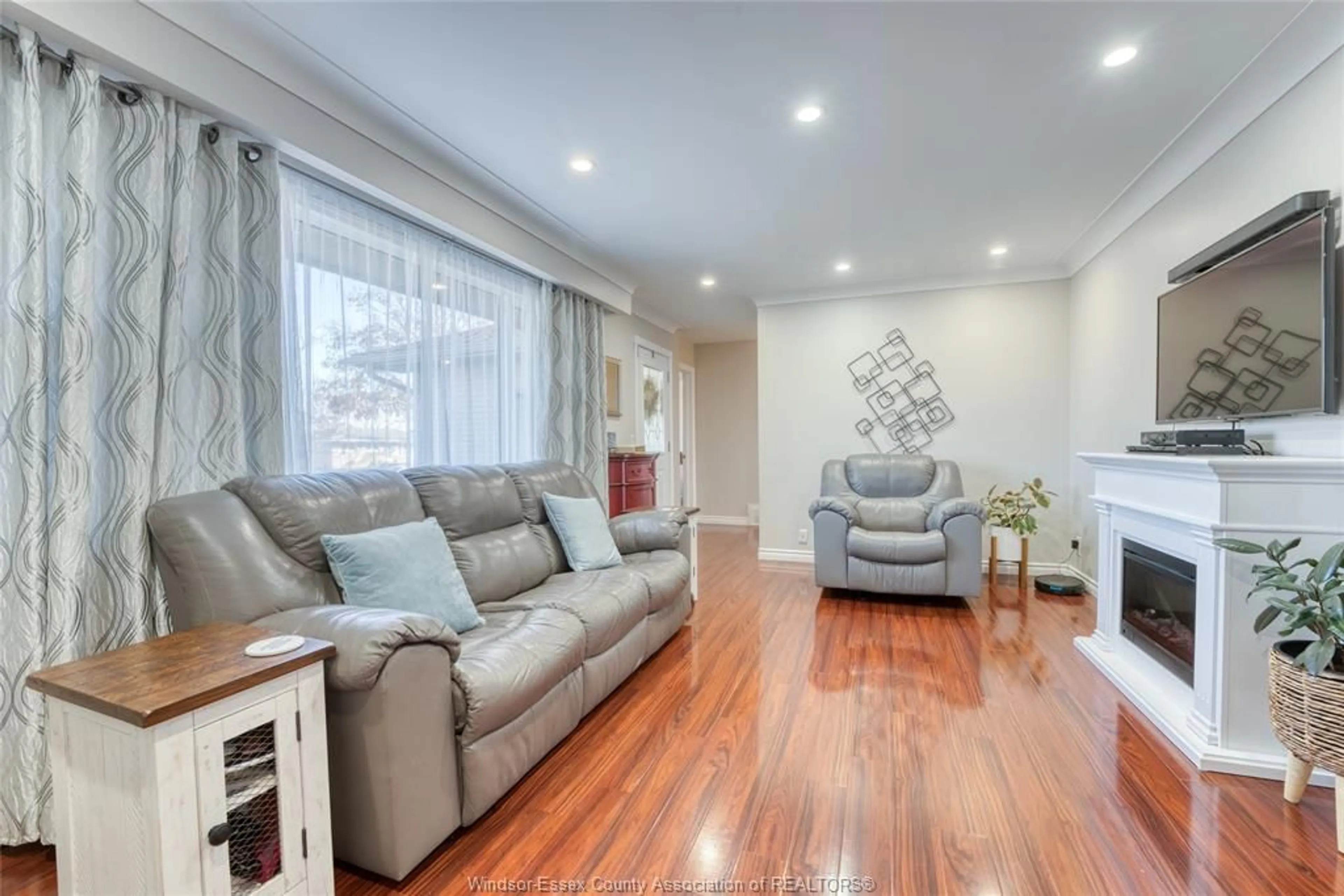 Living room with furniture, wood/laminate floor for 111 Danforth, Leamington Ontario N8H 2R1