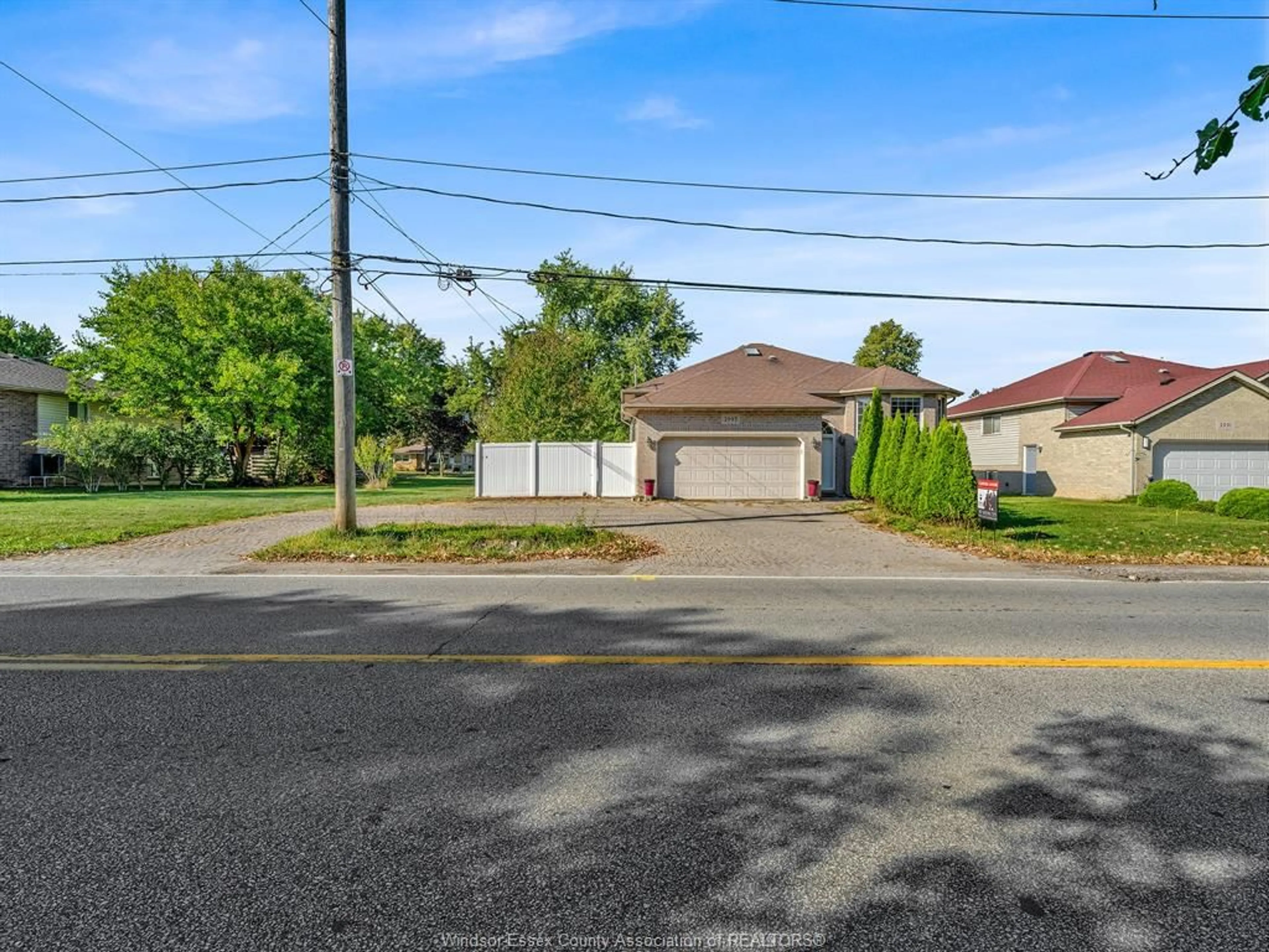 A pic from outside/outdoor area/front of a property/back of a property/a pic from drone, street for 2995 TURNER Rd, Windsor Ontario N8W 3L6