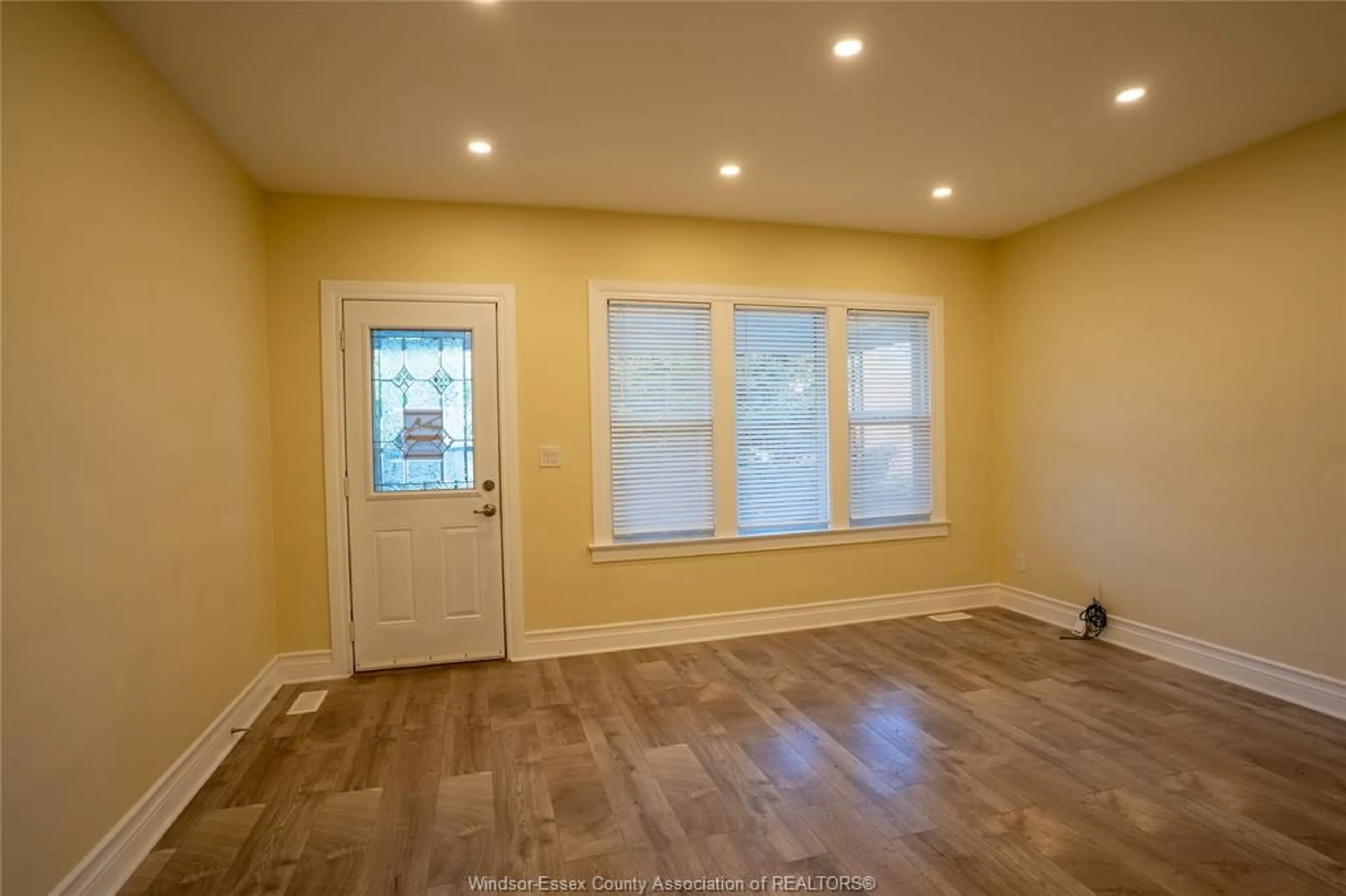 Indoor entryway for 759 PARENT Ave, Windsor Ontario N9A 2C6