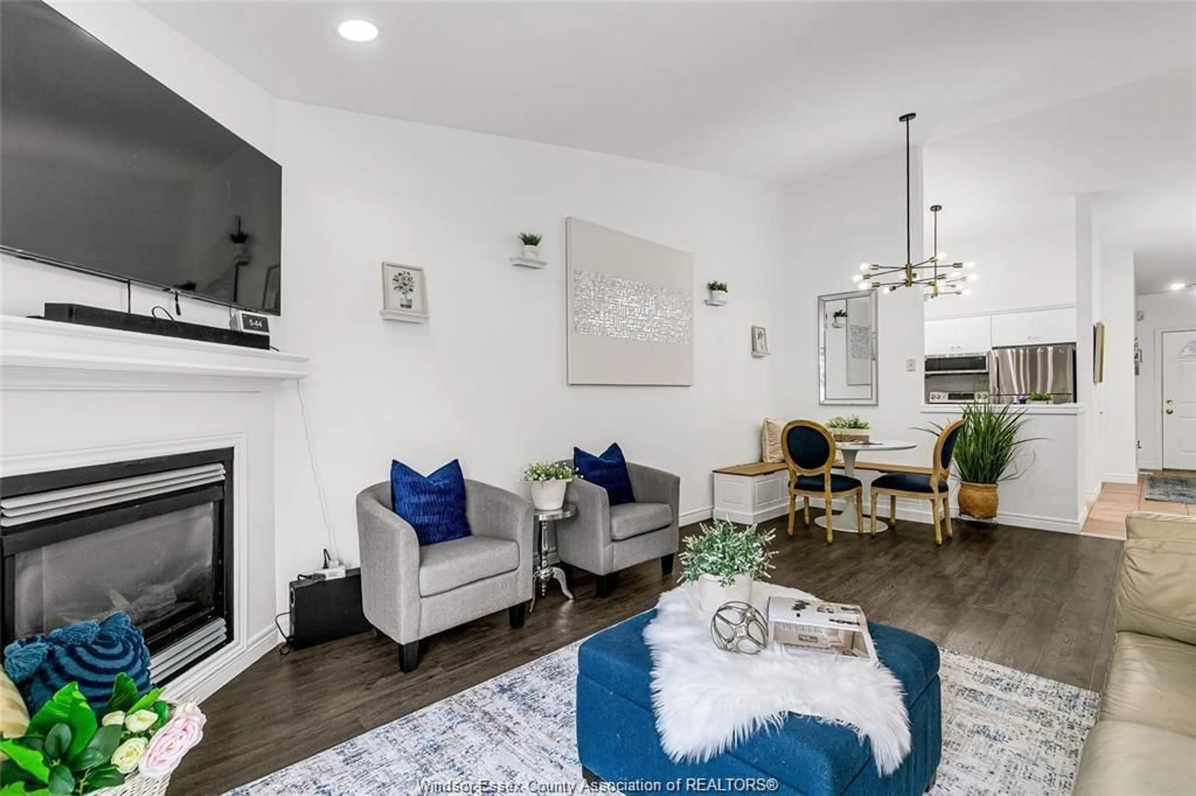 Living room with furniture, unknown for 3772 PRAIRIE Crt, Windsor Ontario N9G 2X3