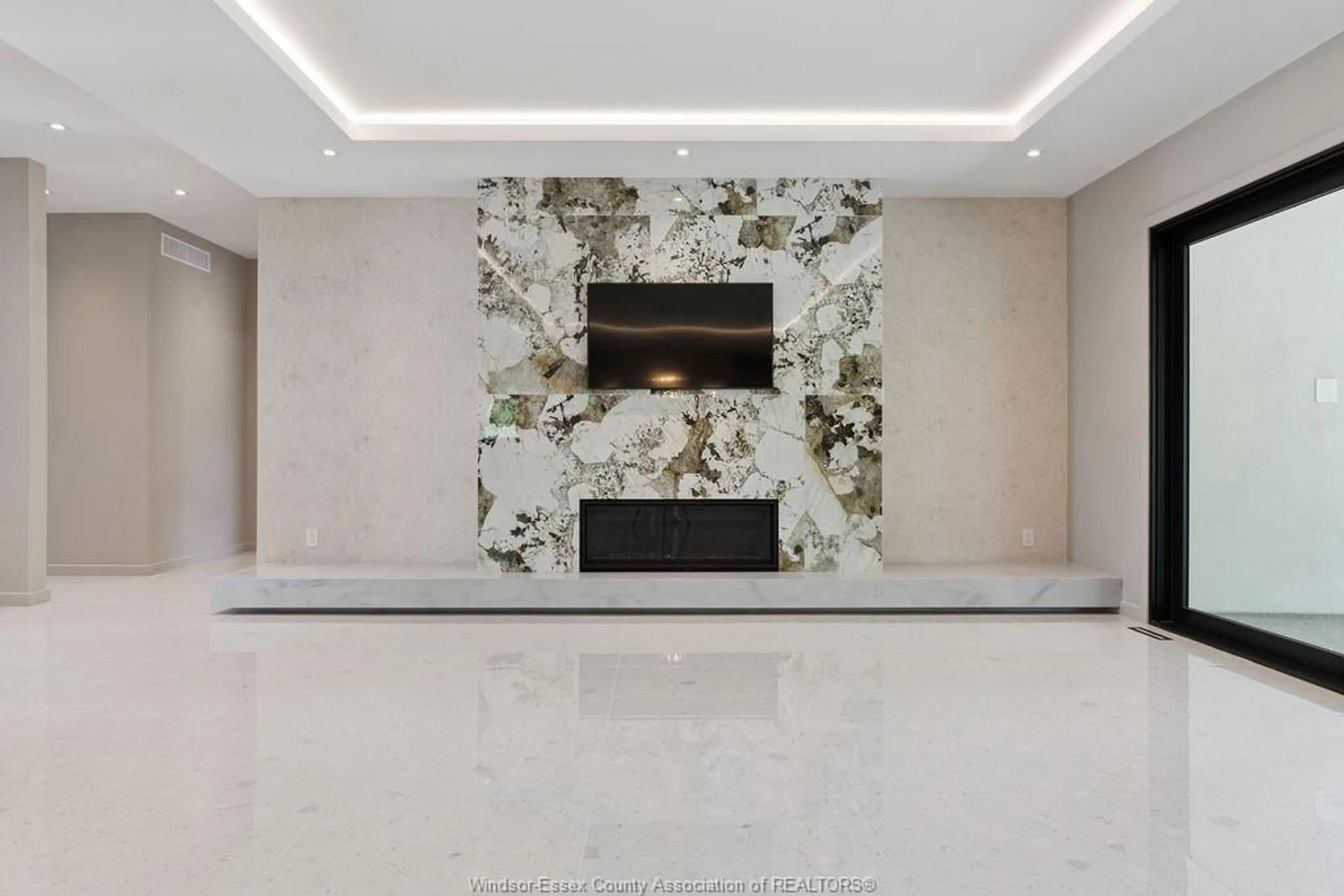 Lobby for 152 GRANDVIEW Ave, Kingsville Ontario N9Y 0C8