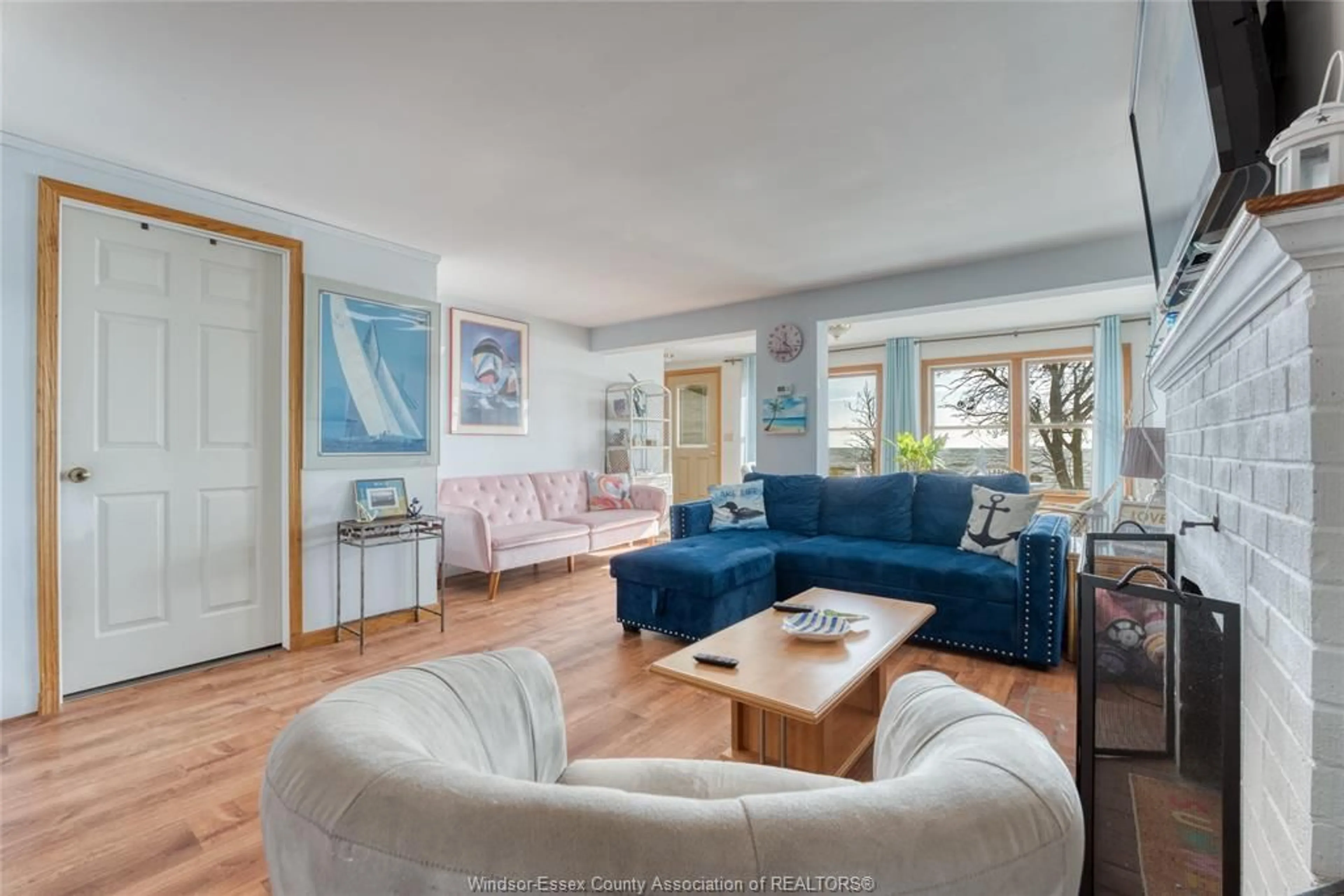 Living room with furniture, unknown for 1049 HERITAGE Rd, Kingsville Ontario N9Y 2E6