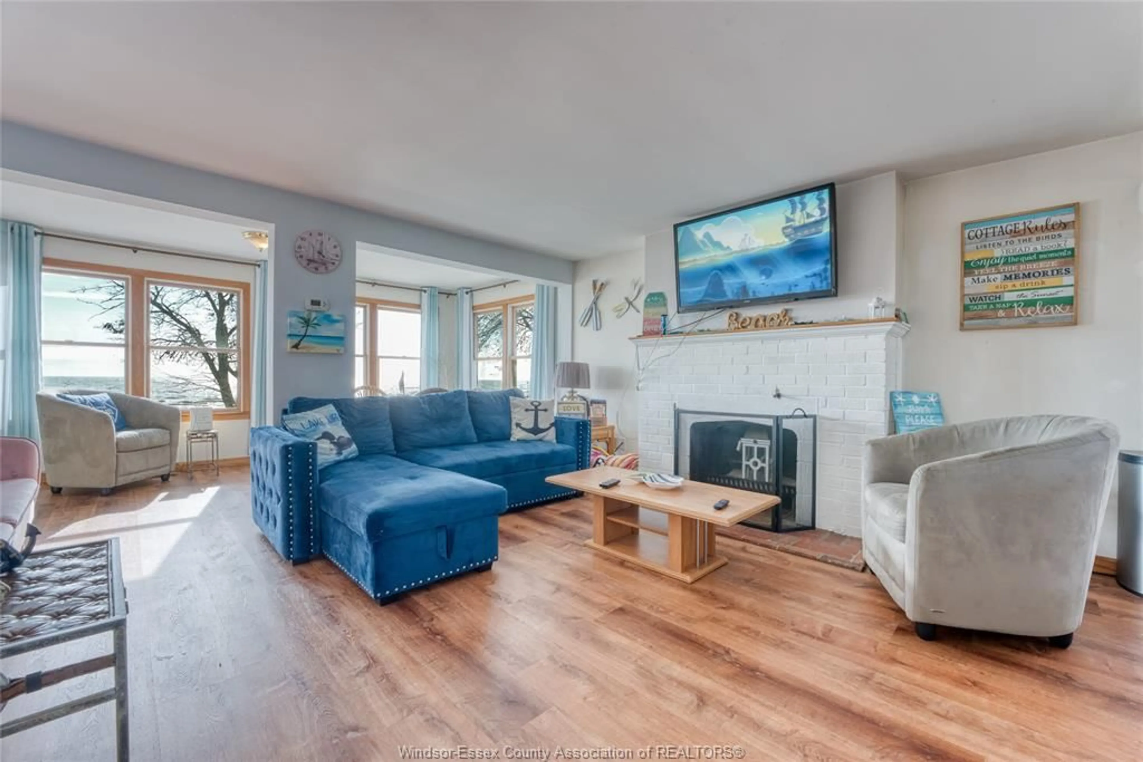 Living room with furniture, unknown for 1049 HERITAGE Rd, Kingsville Ontario N9Y 2E6