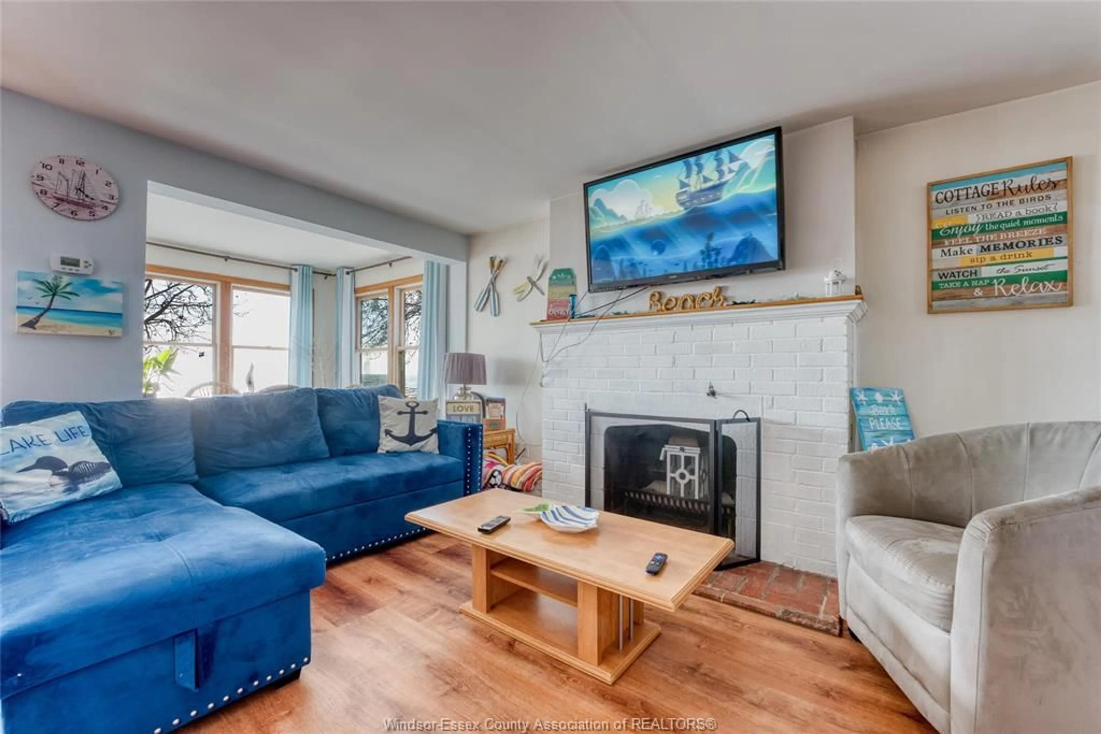 Living room with furniture, unknown for 1049 HERITAGE Rd, Kingsville Ontario N9Y 2E6