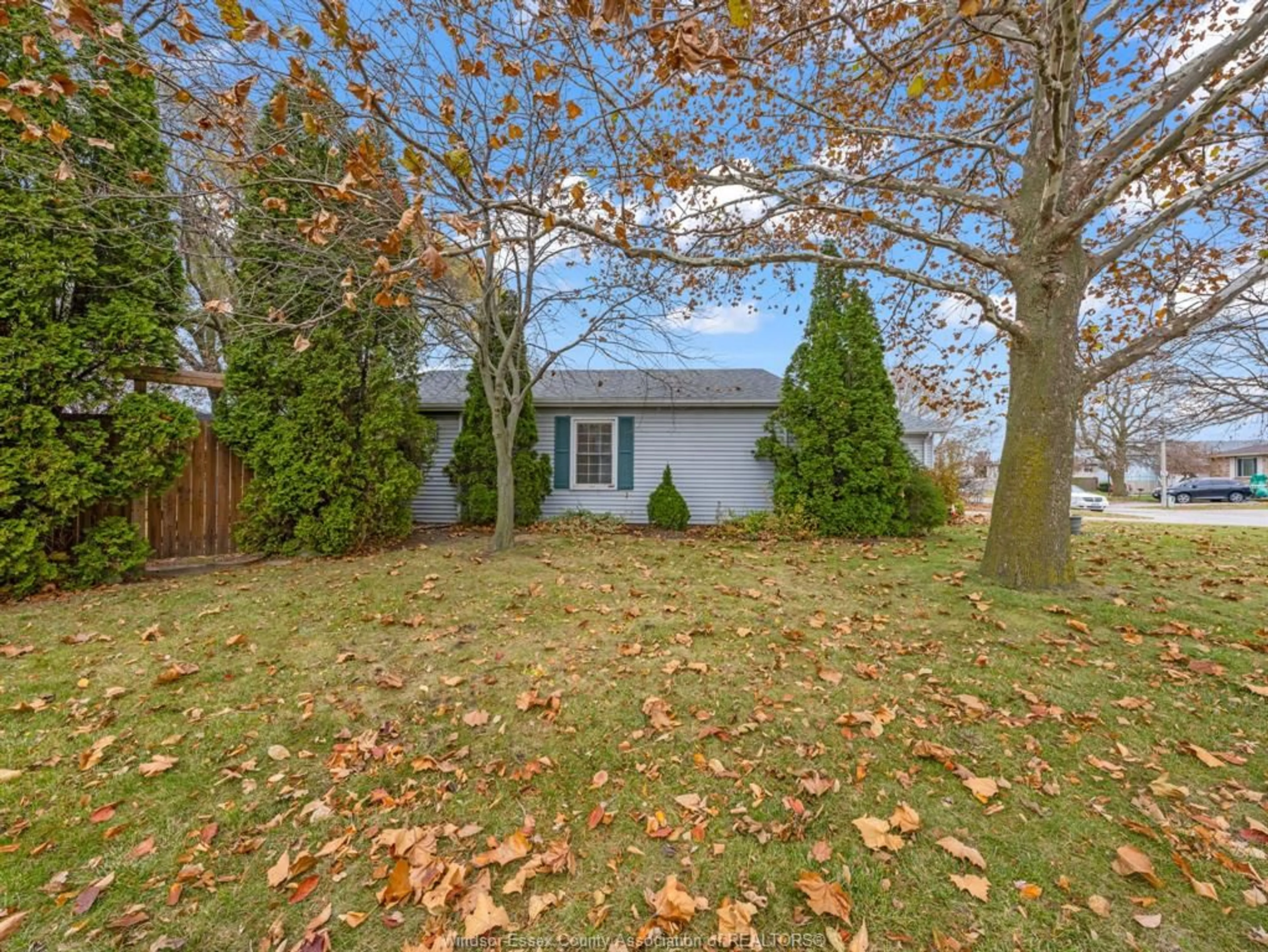 A pic from outside/outdoor area/front of a property/back of a property/a pic from drone, unknown for 1 Eastern Ave, Leamington Ontario N8H 4X8