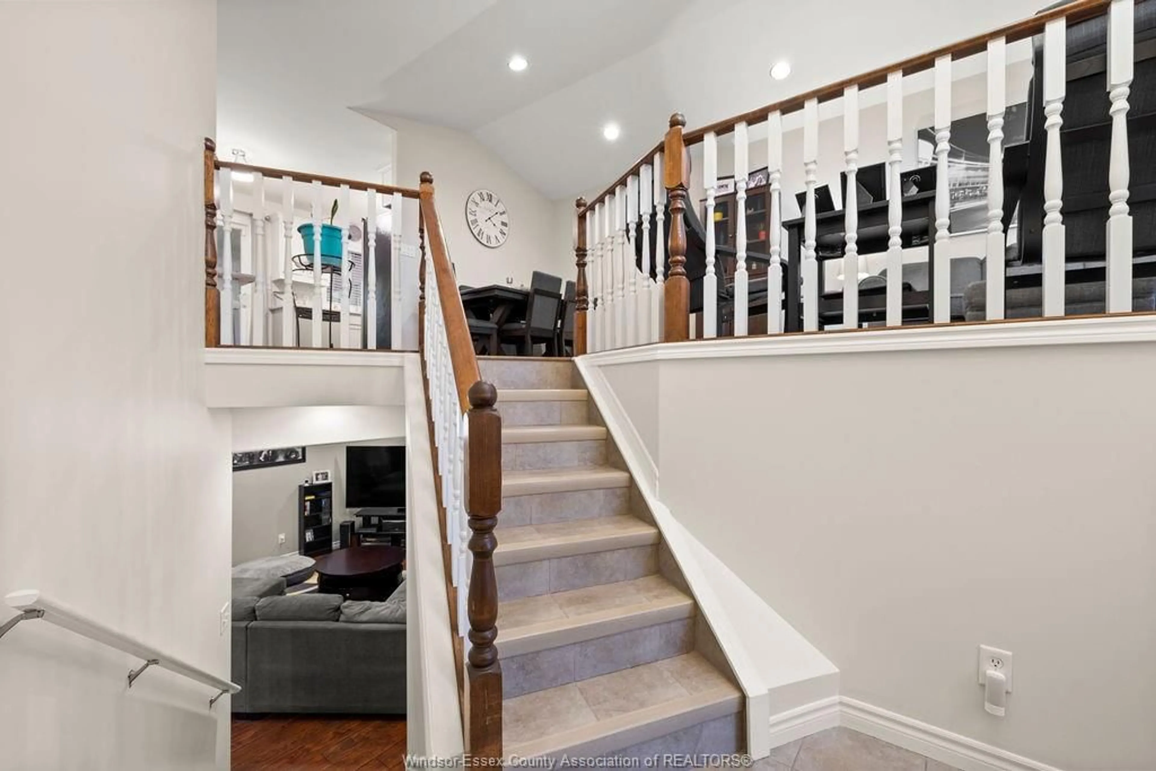 Stairs for 4726 BARCELONA, Windsor Ontario N9G 3G1